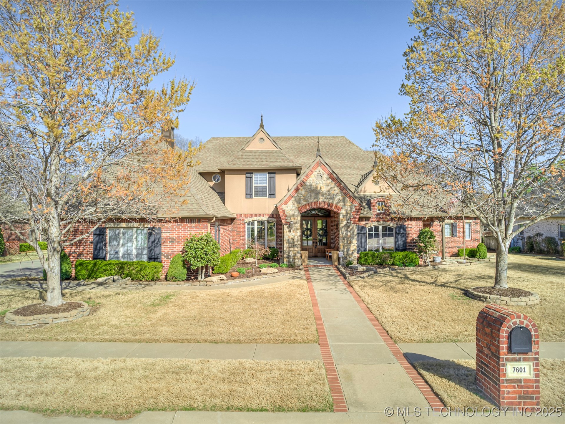 7601 S 4th Street Property Photo