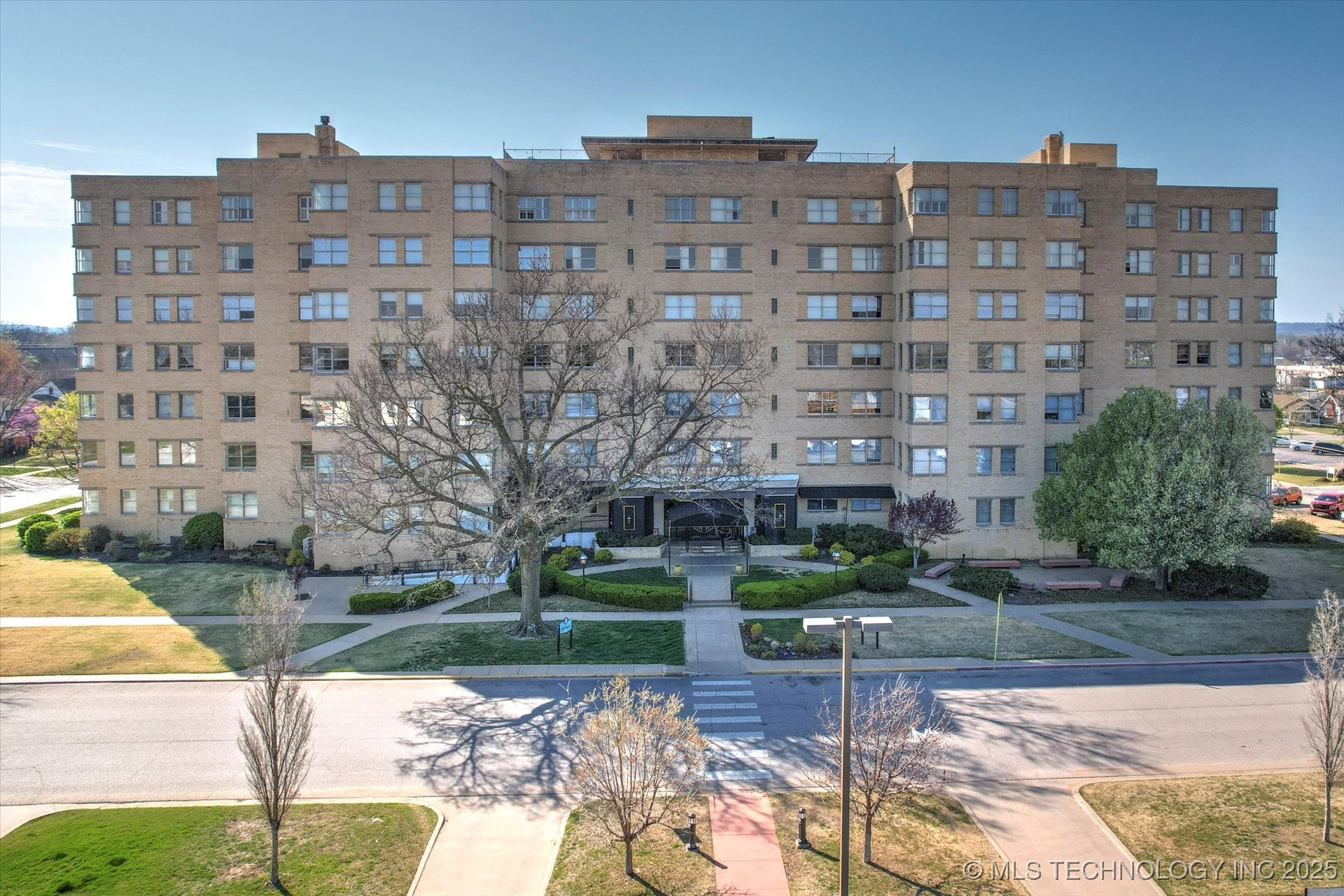 821 S Johnstone Avenue 715 Property Photo 1
