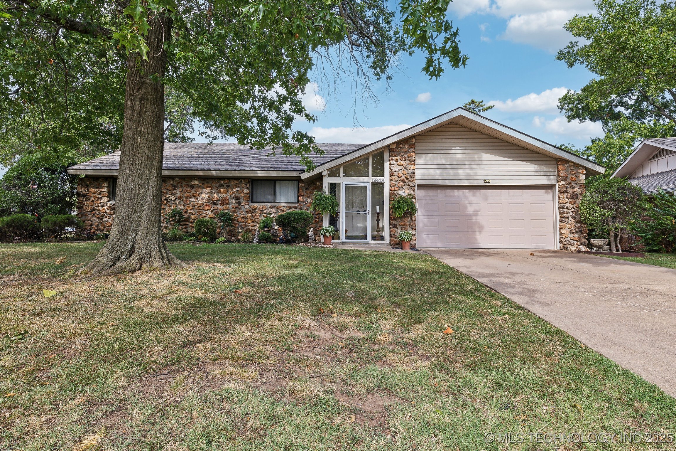 5848 S Maplewood Avenue Property Photo