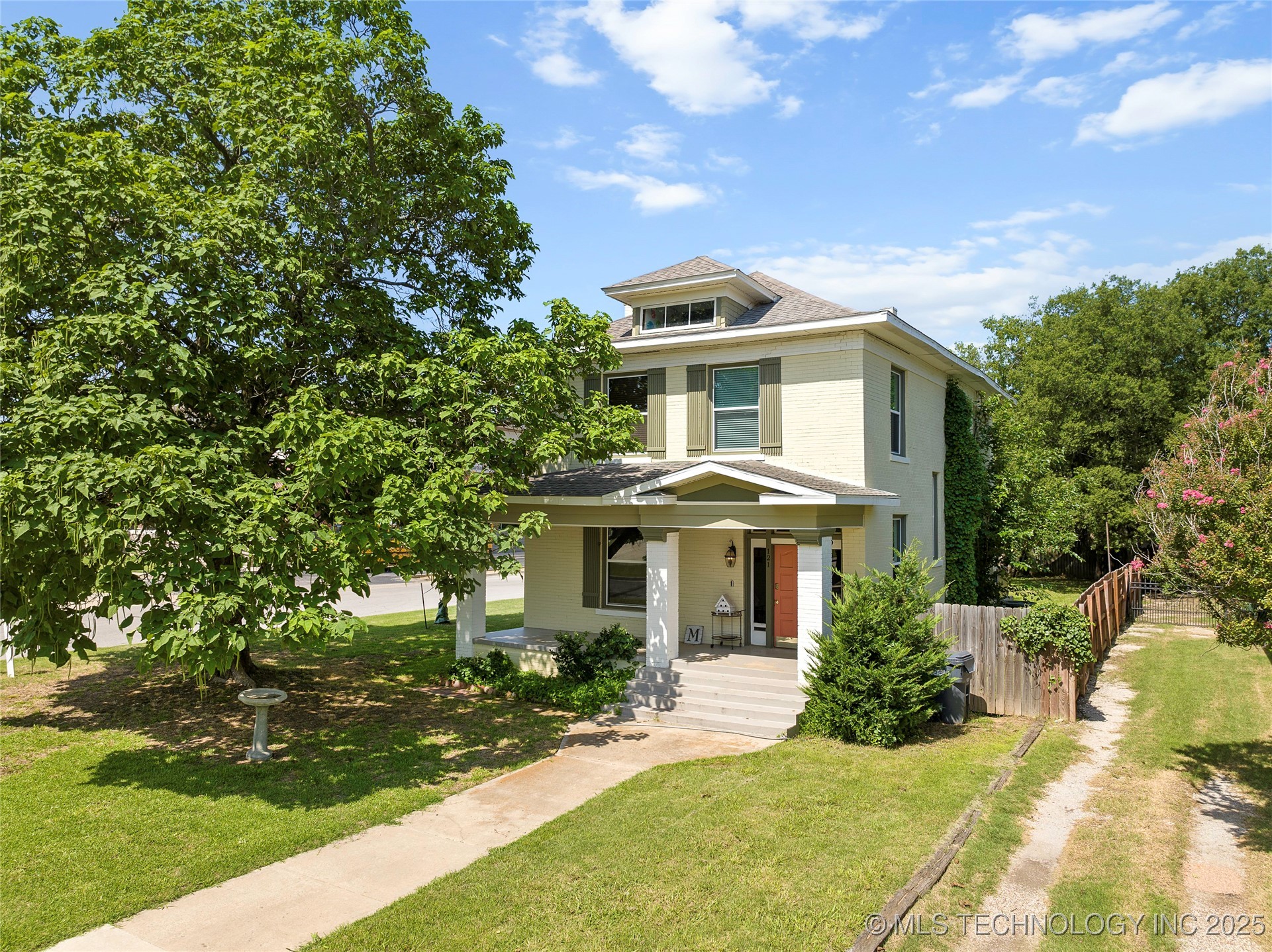 121 F SW Property Photo 1