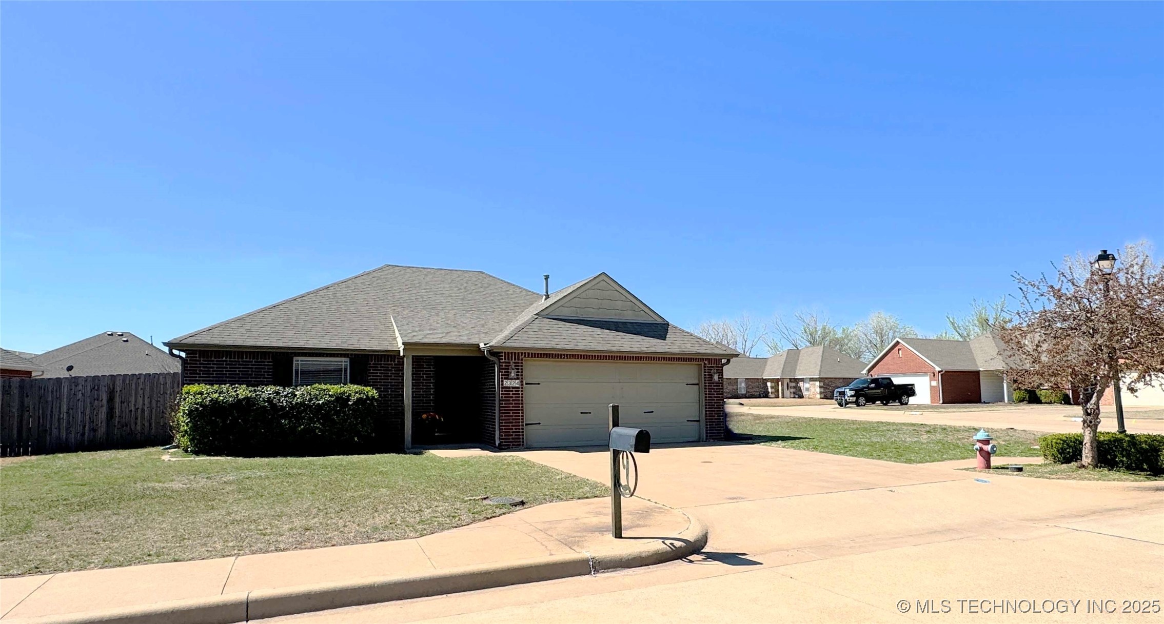 2324 N Dryden Street Property Photo