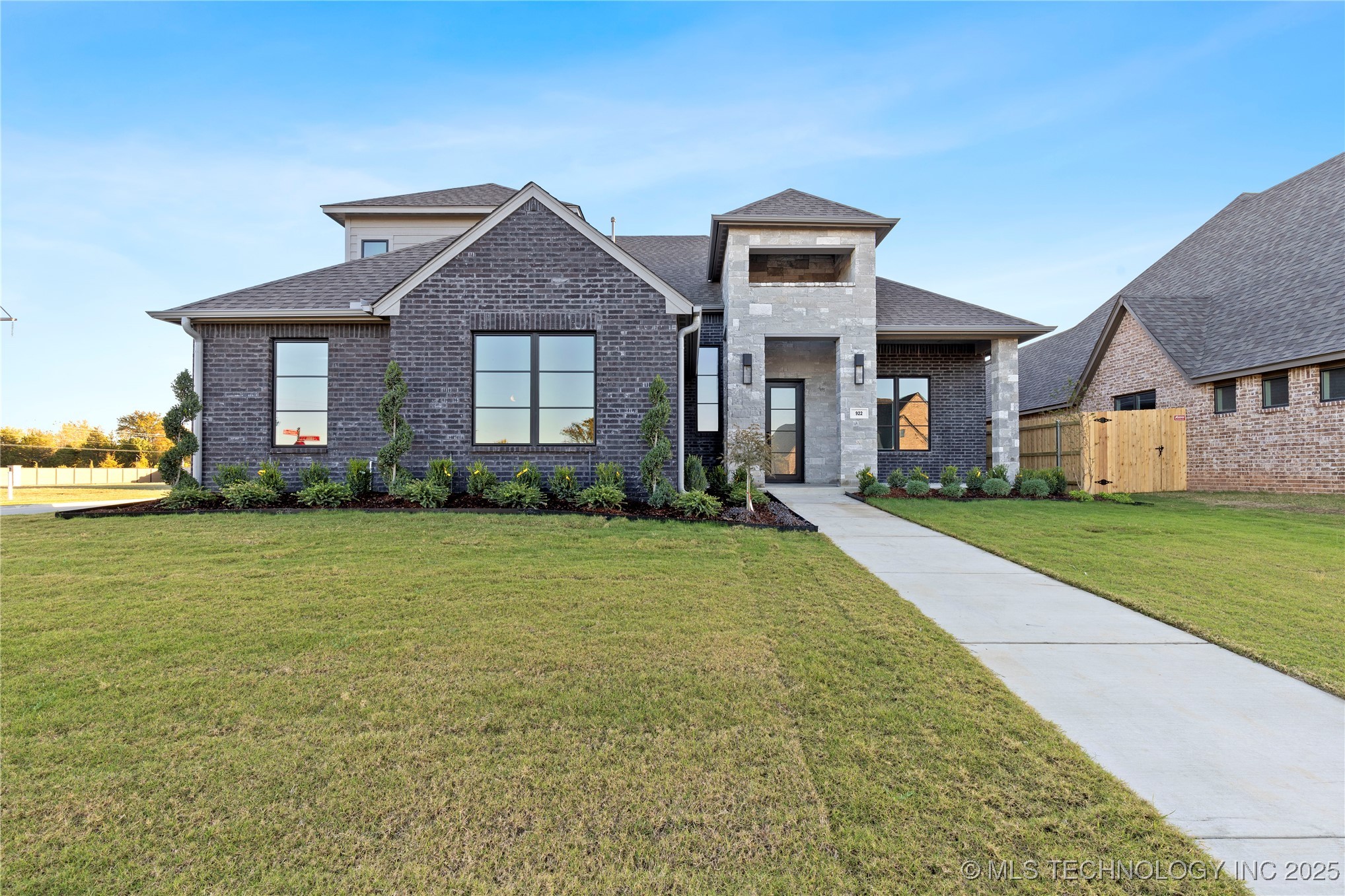 922 148th Place Property Photo 1