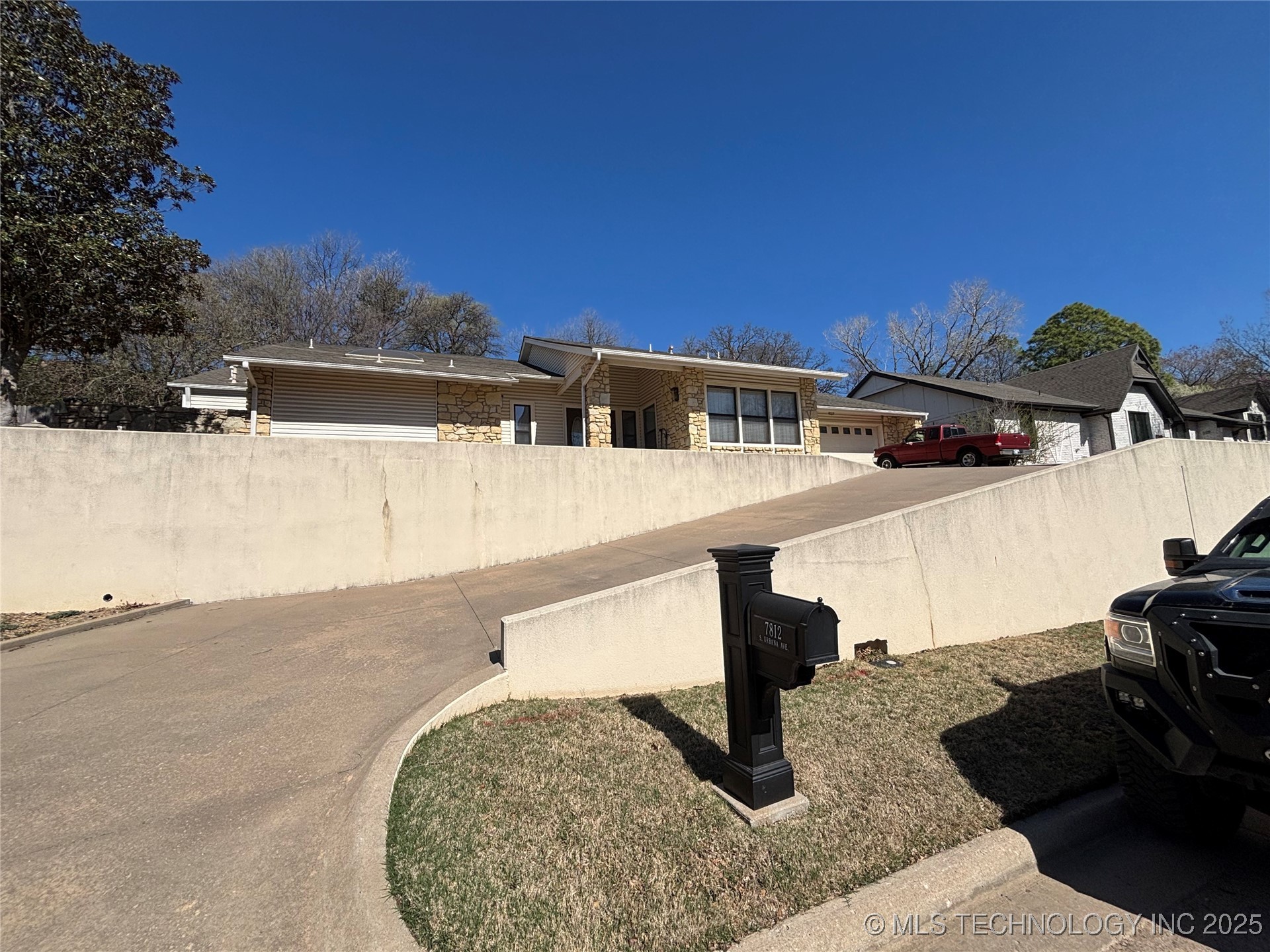 7812 S Urbana Avenue Property Photo