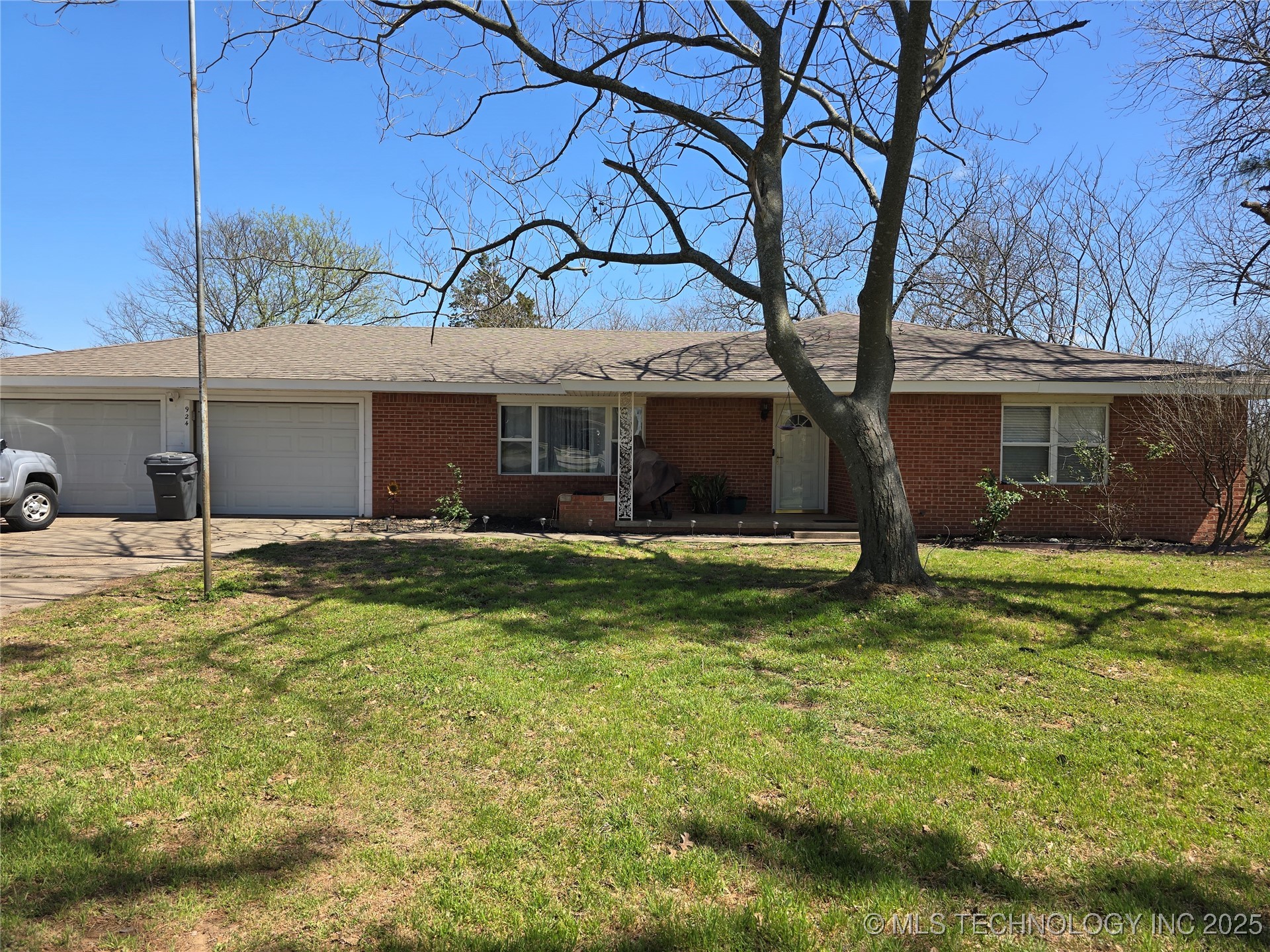 924 W Springdale Property Photo