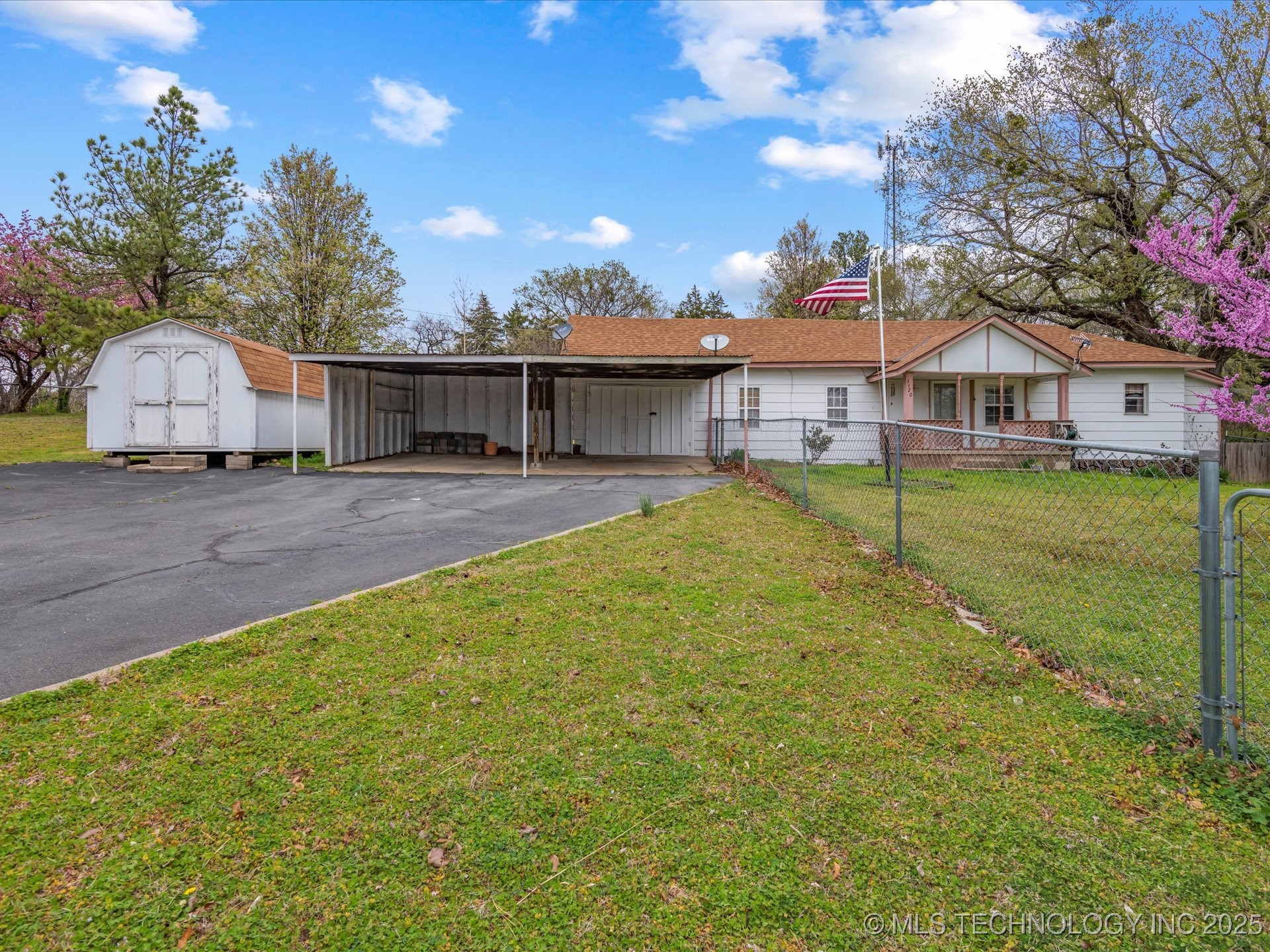 1112 W Cedar Avenue Property Photo 1