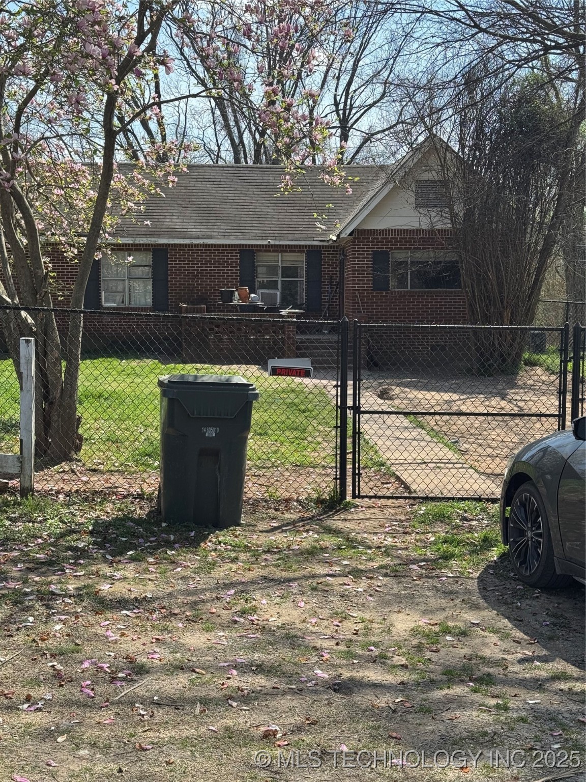 2701 E Harris Road Property Photo