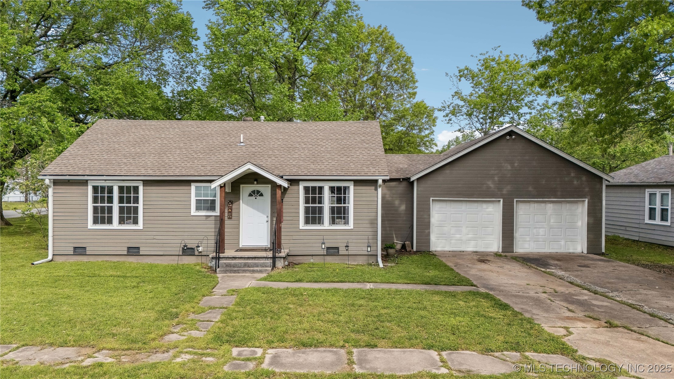 925 Olive Street Property Photo