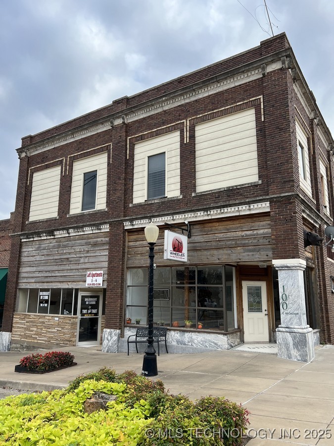 100 E Broadway Street Property Photo