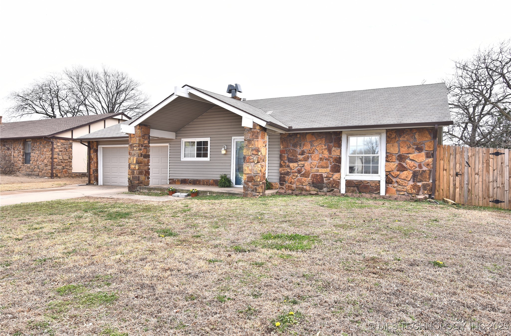 2813 E Louisville Street Property Photo