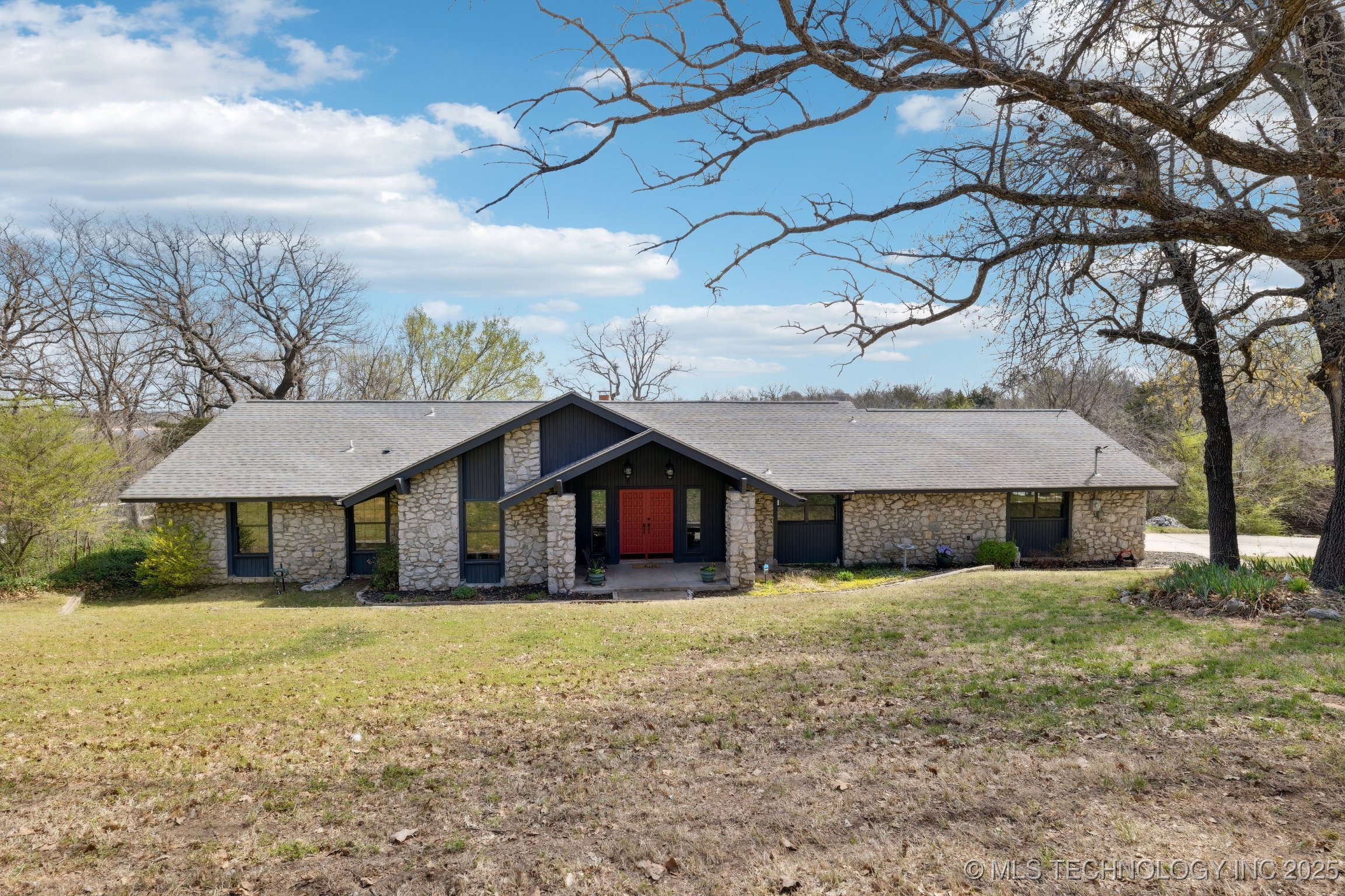 581 N Sleepy Hollow Road Property Photo