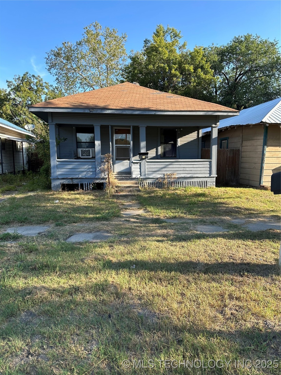 823 W 7th Street Property Photo