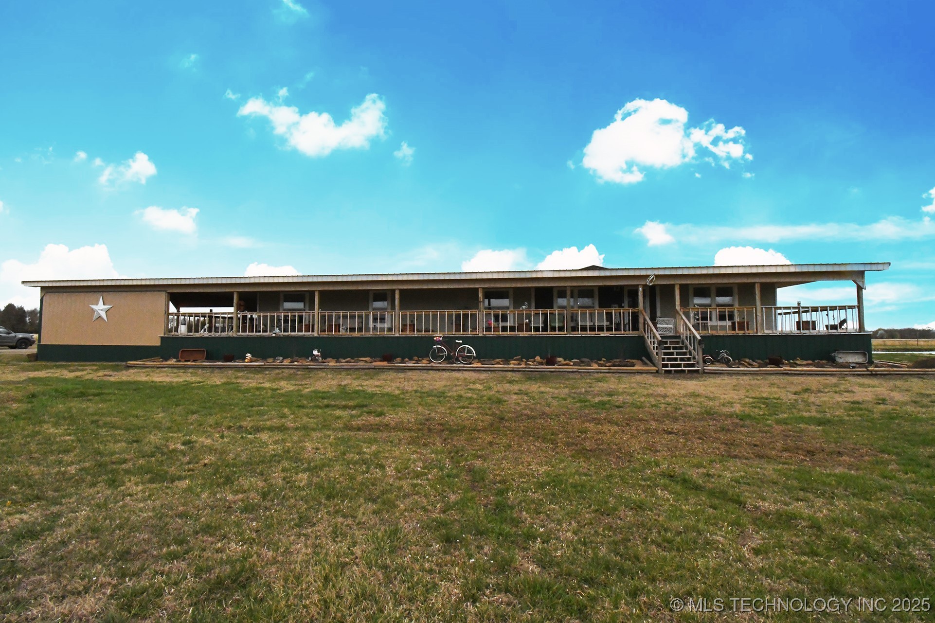 467166 Highway 101 Property Photo