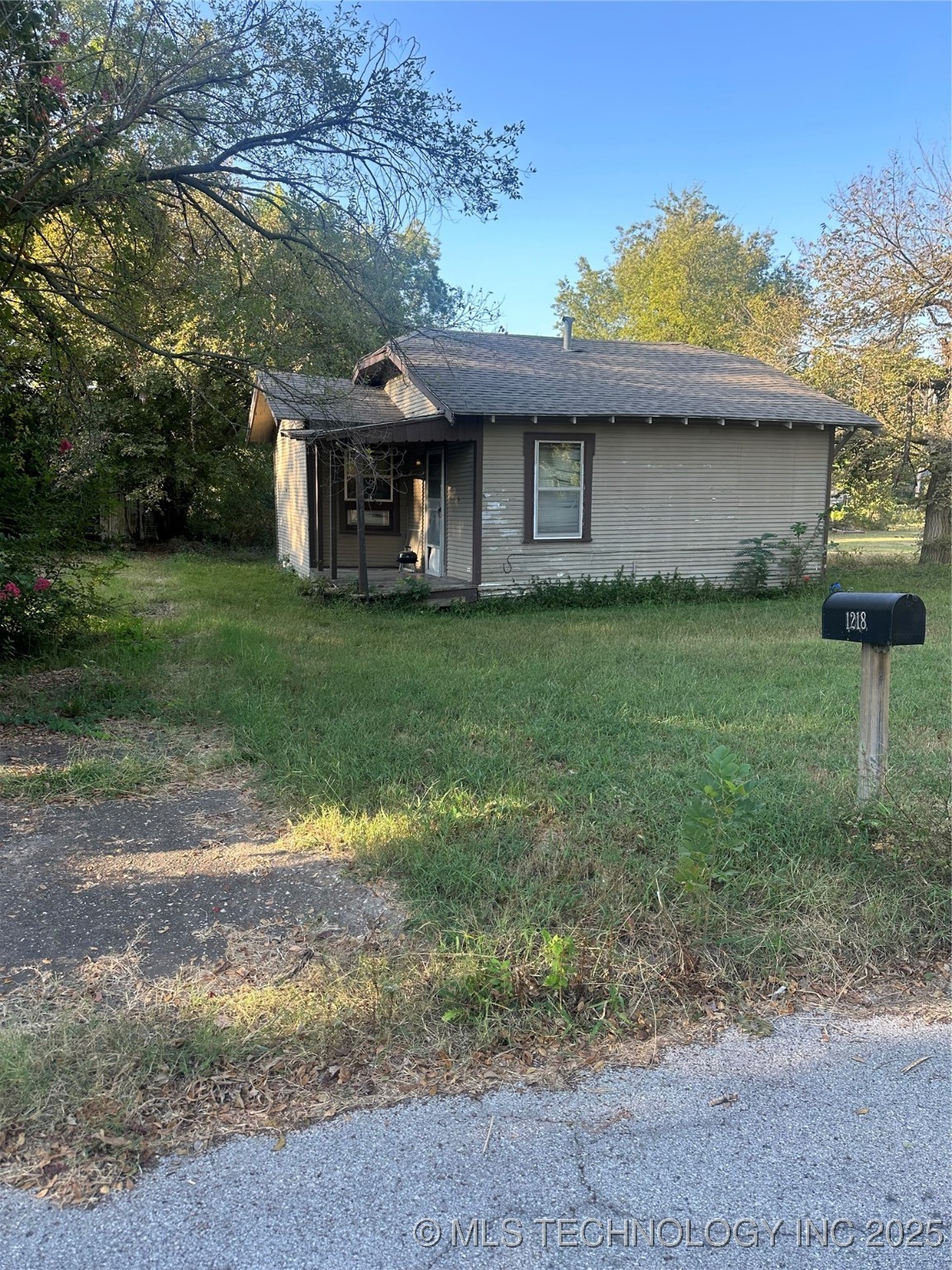 1218 W 6th Street Property Photo