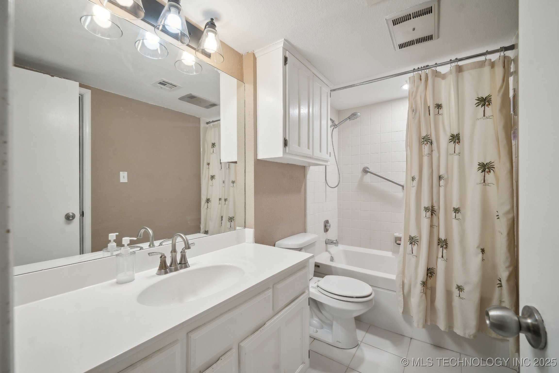 2936 E 84th Street 38 Property Photo 15