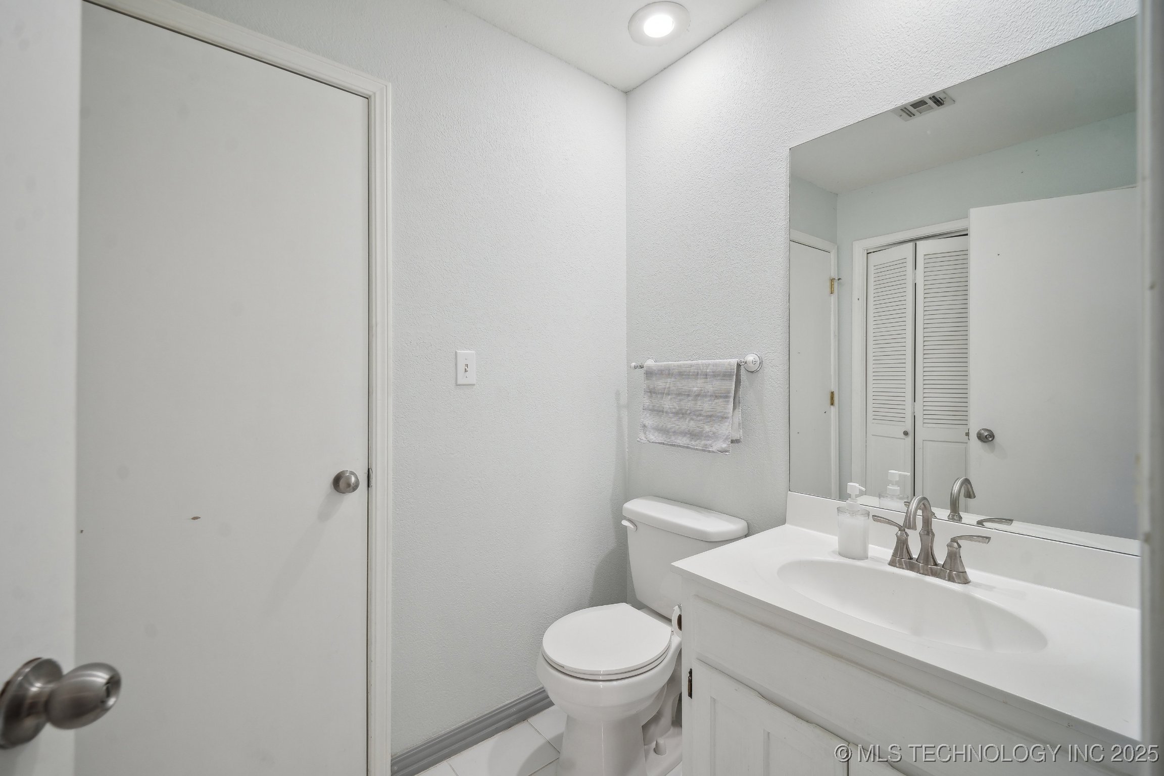 2936 E 84th Street 38 Property Photo 19