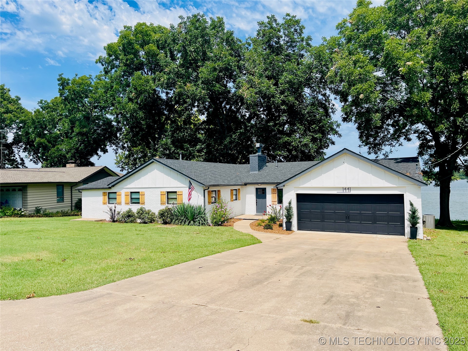 1441 Lakeside Drive Property Photo