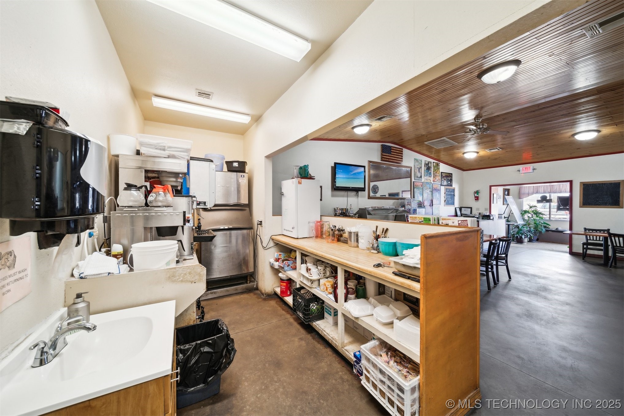 620 N Jm Davis Boulevard Property Photo 13