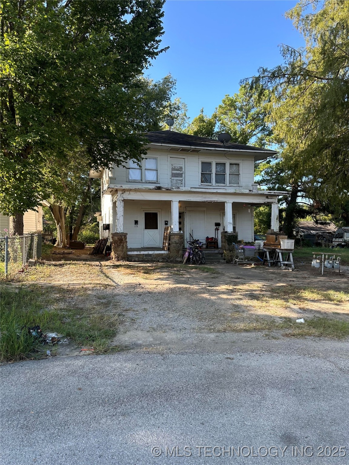704 E 12th Street Property Photo