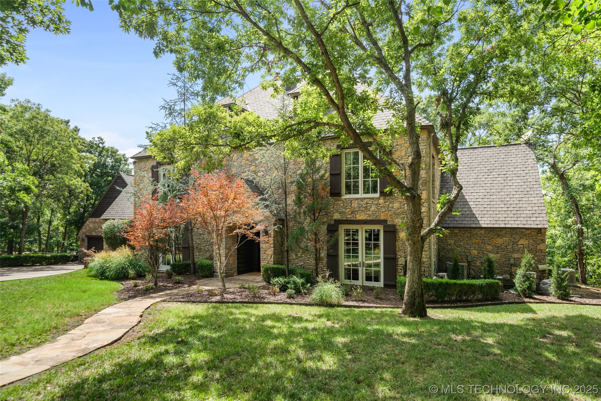 10144 N Dover Place Property Photo