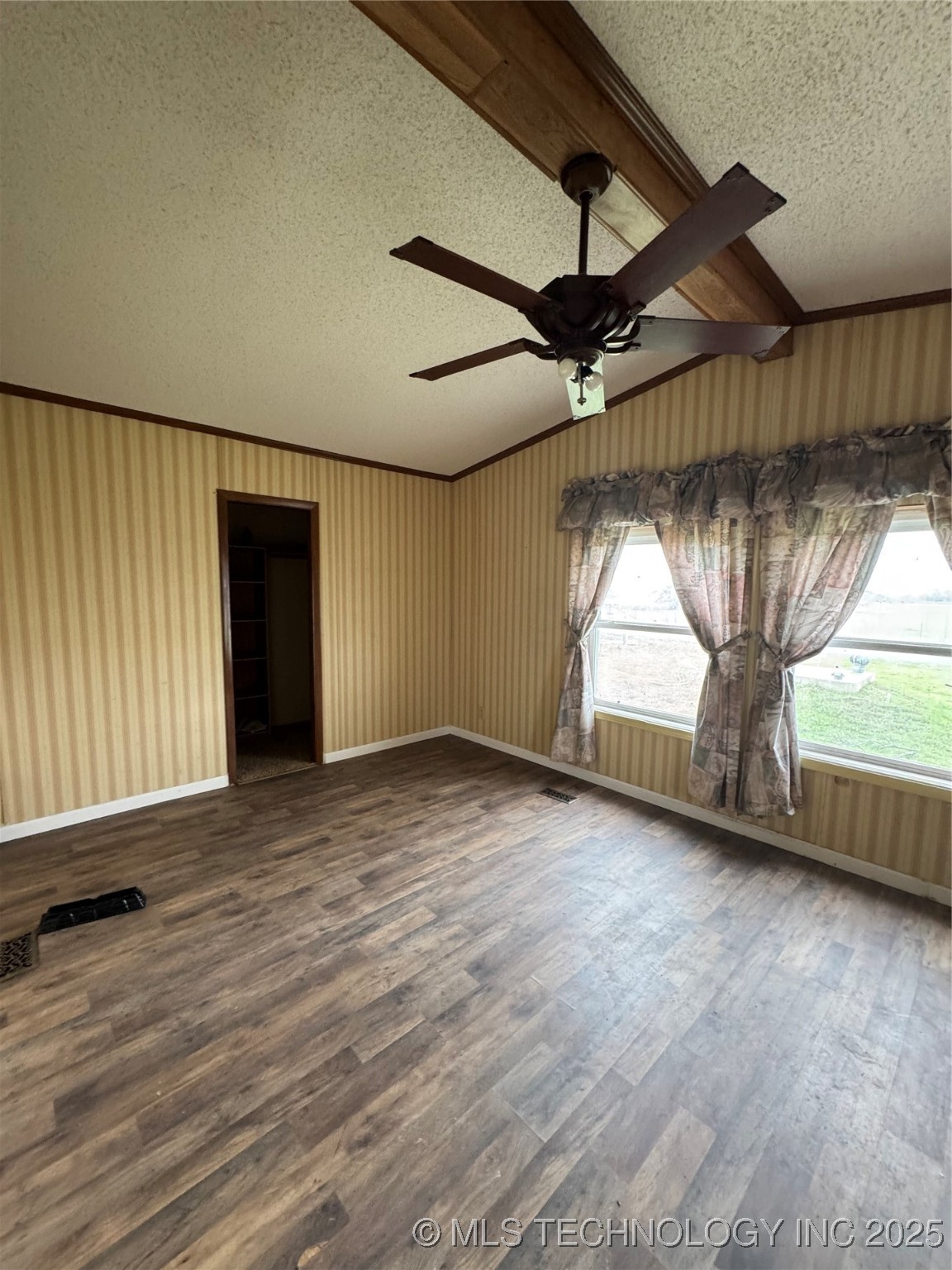 7600 N 4030 Road Property Photo 9