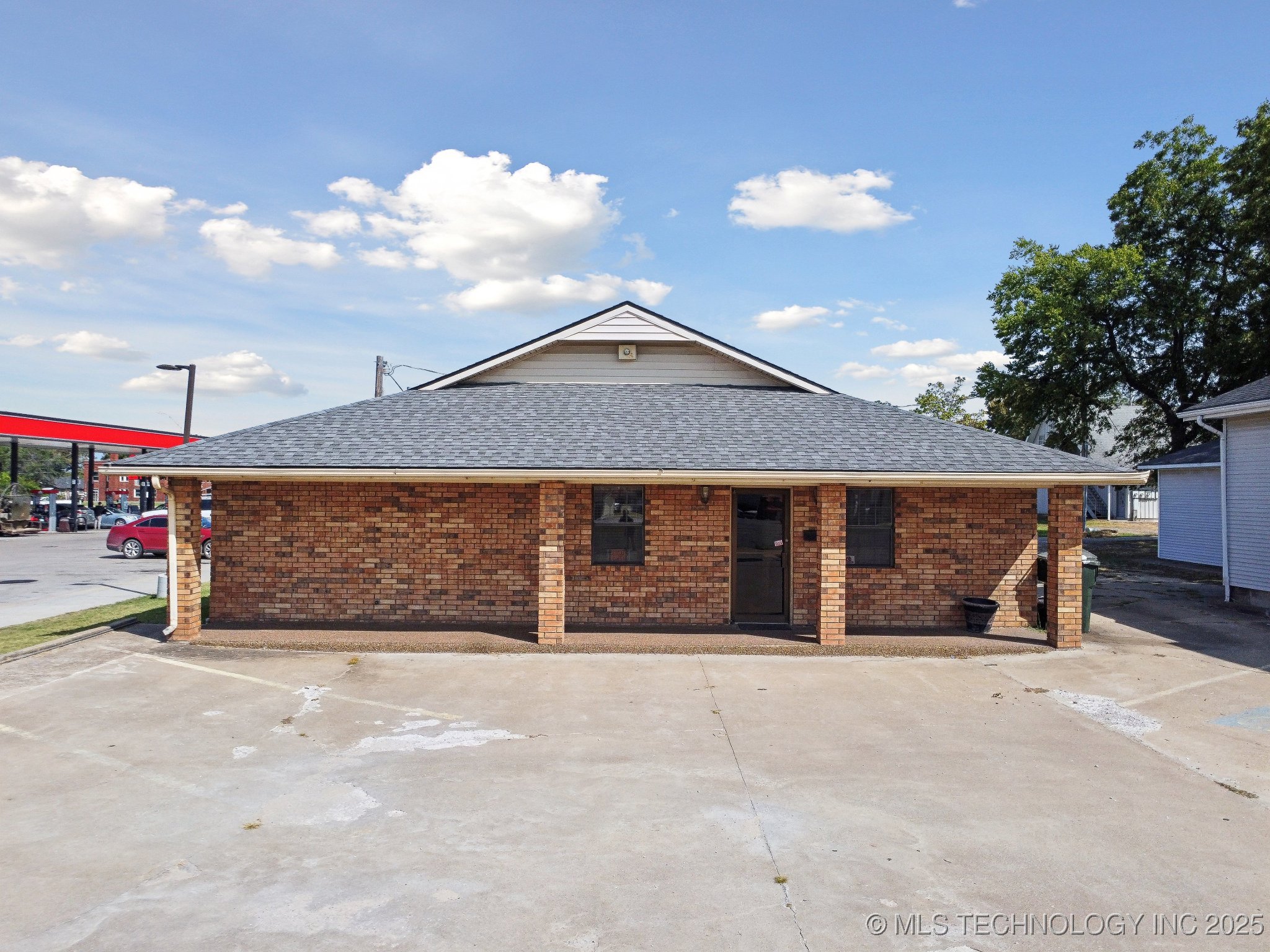 1015 E 6th Street Property Photo