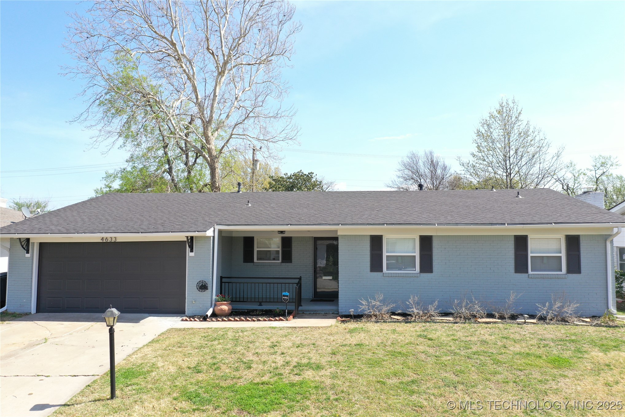 4633 S Vandalia Avenue Property Photo