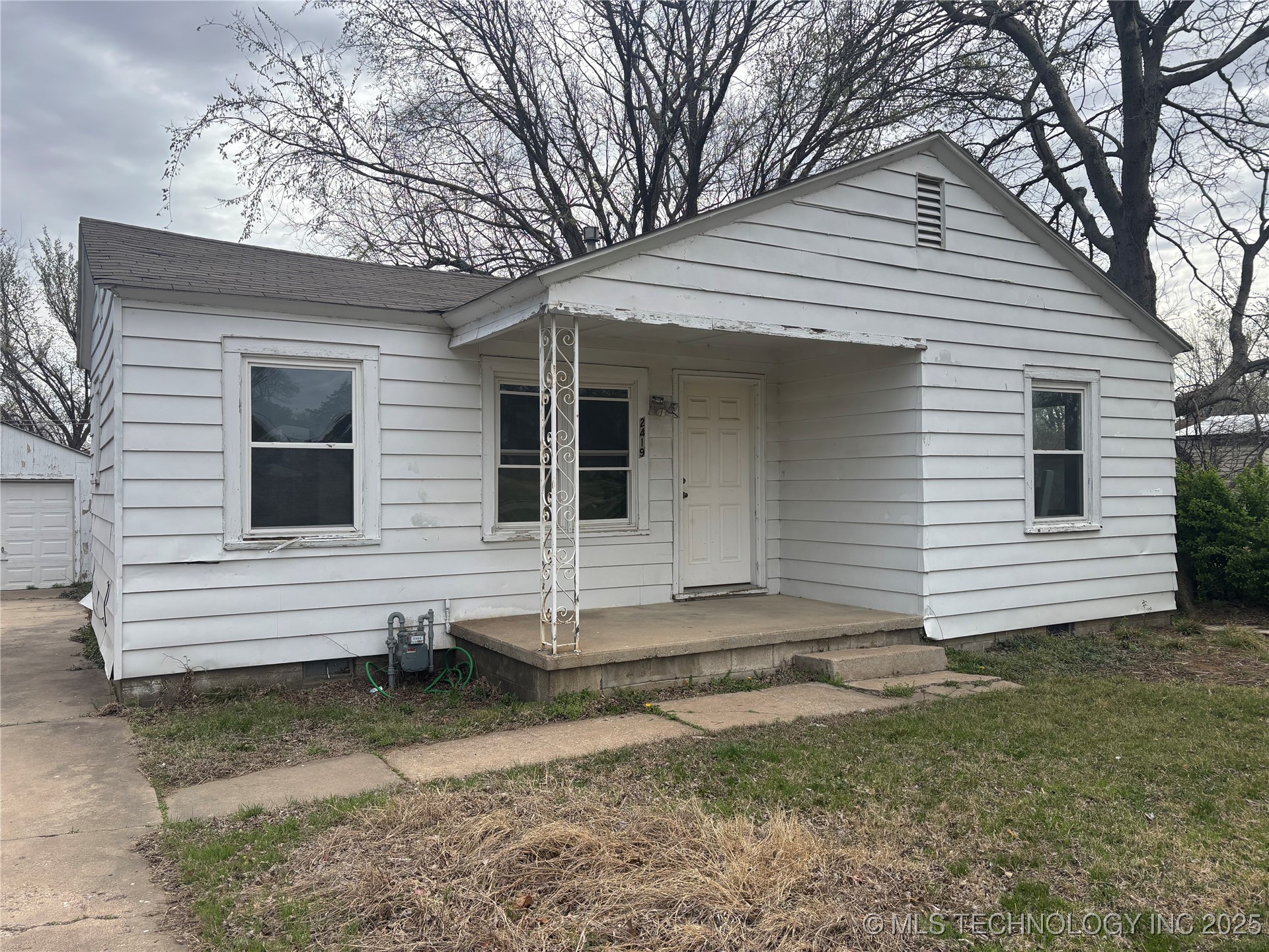 2419 N Quincy Avenue Property Photo