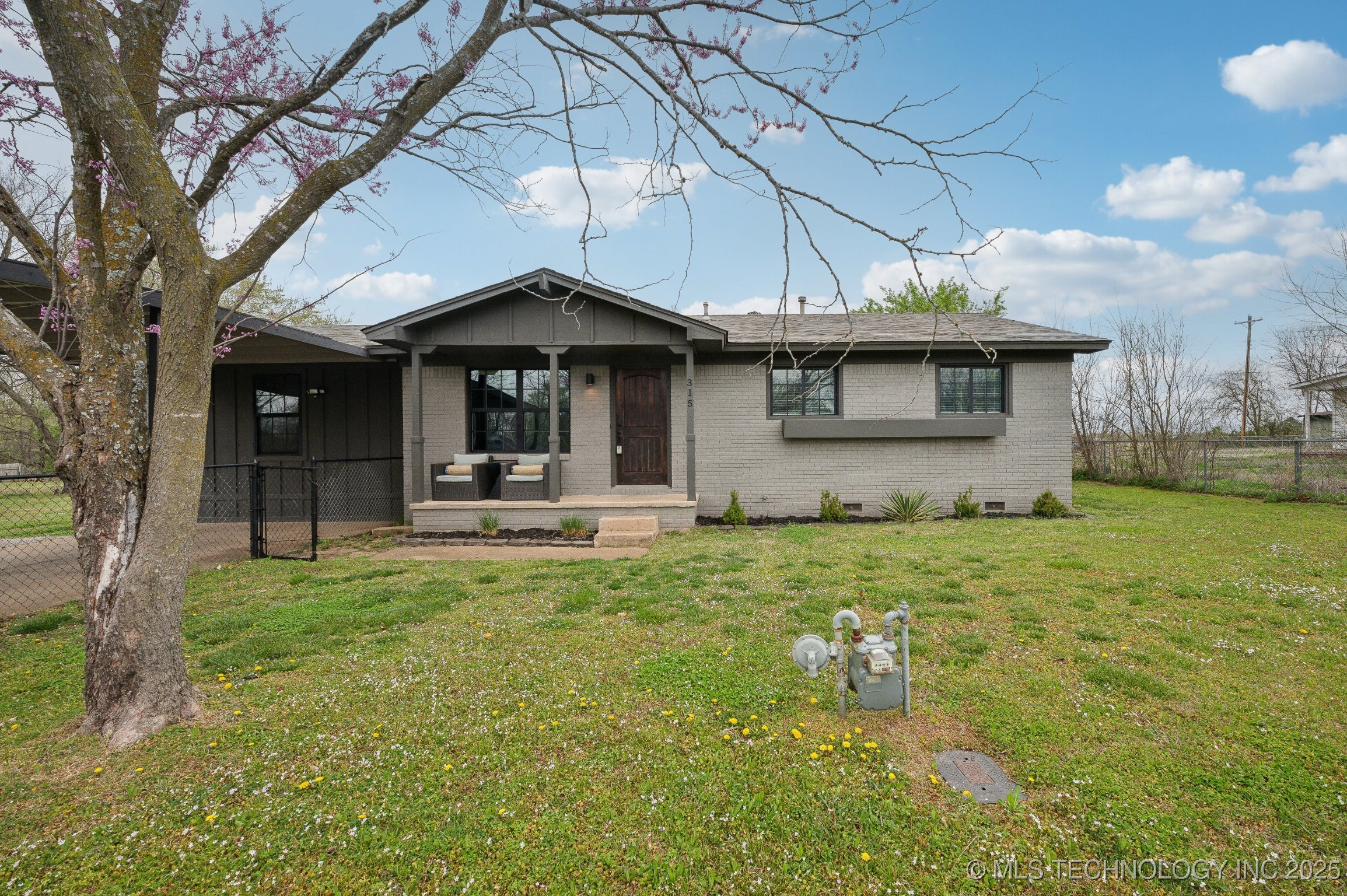 315 E Allen Street Property Photo 1
