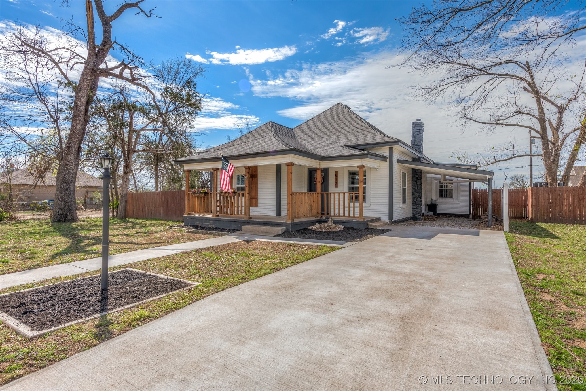 517 E 6th Street Property Photo 1