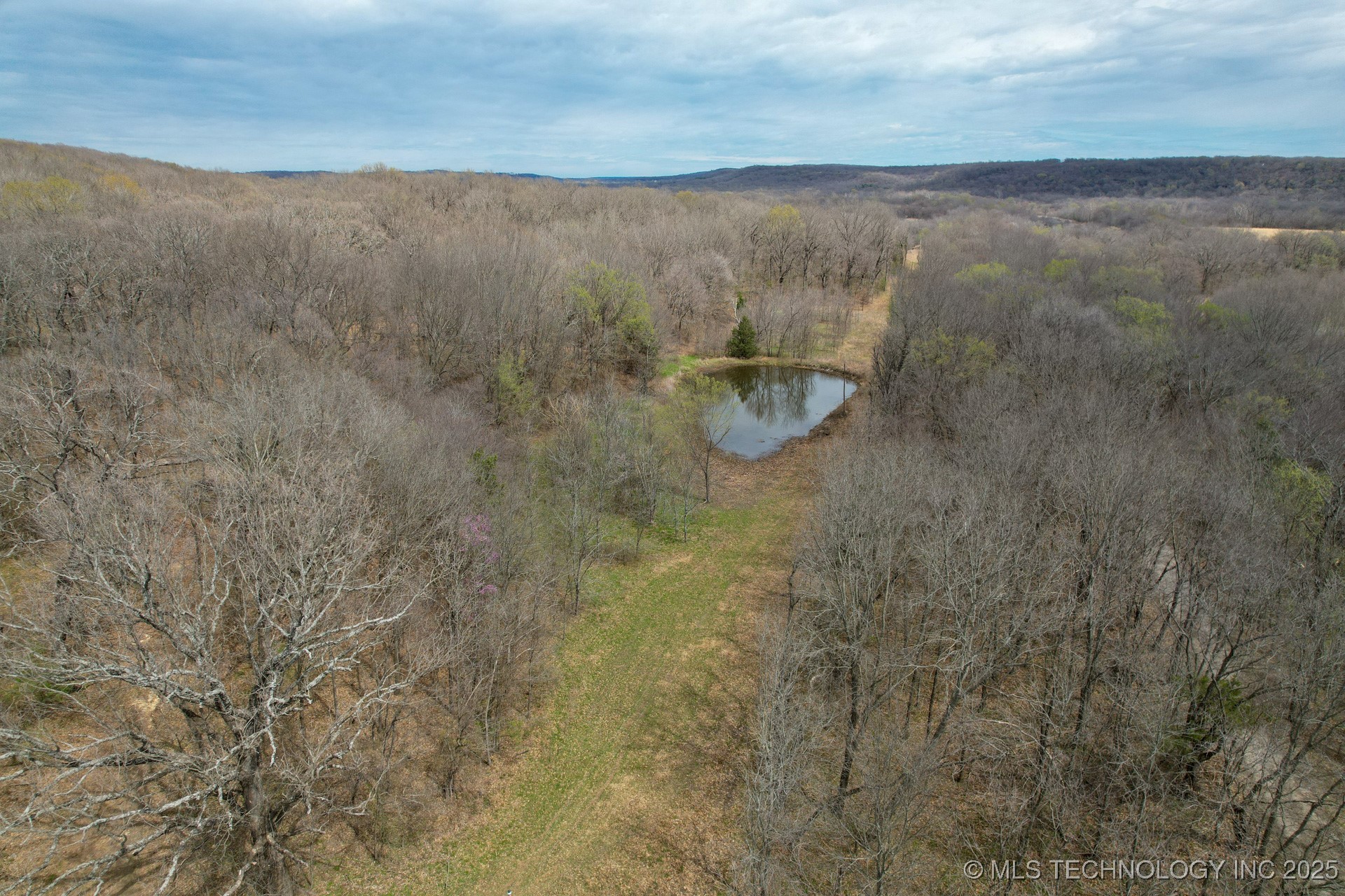 135 E 620 Road Property Photo 1