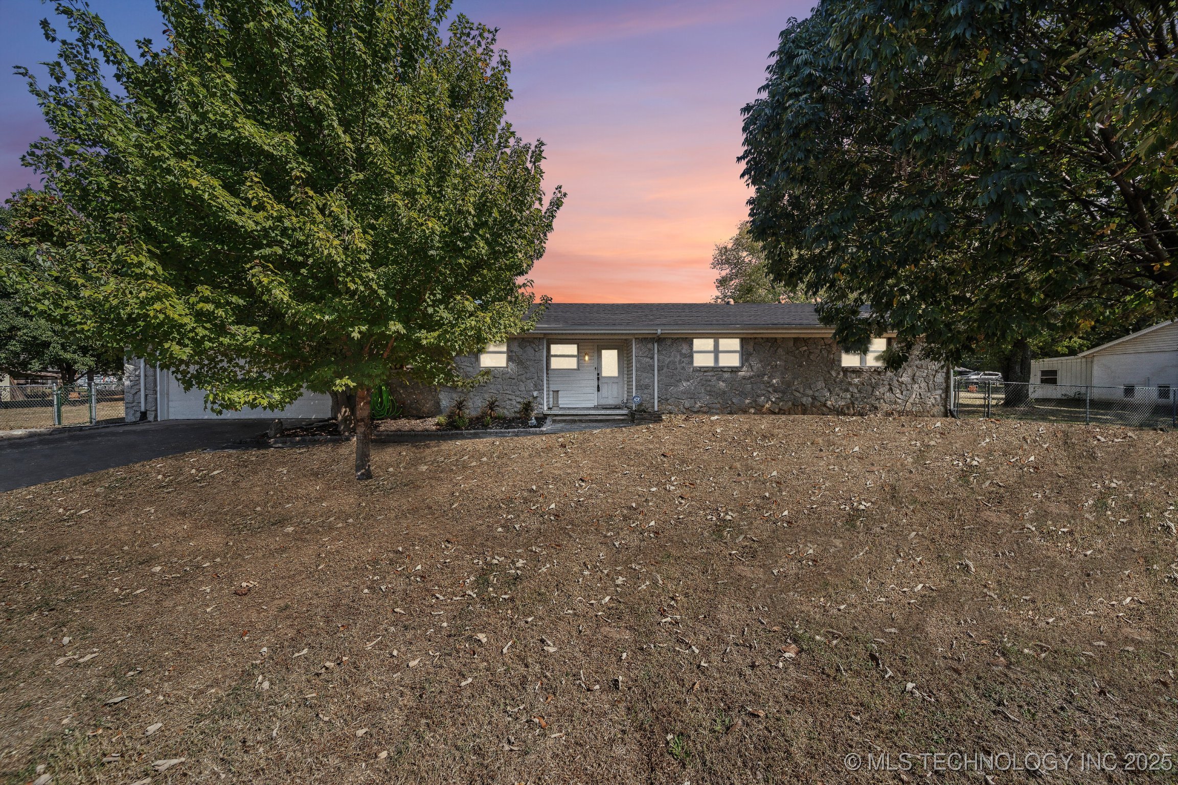 12165 S 193rd East Avenue Property Photo 1