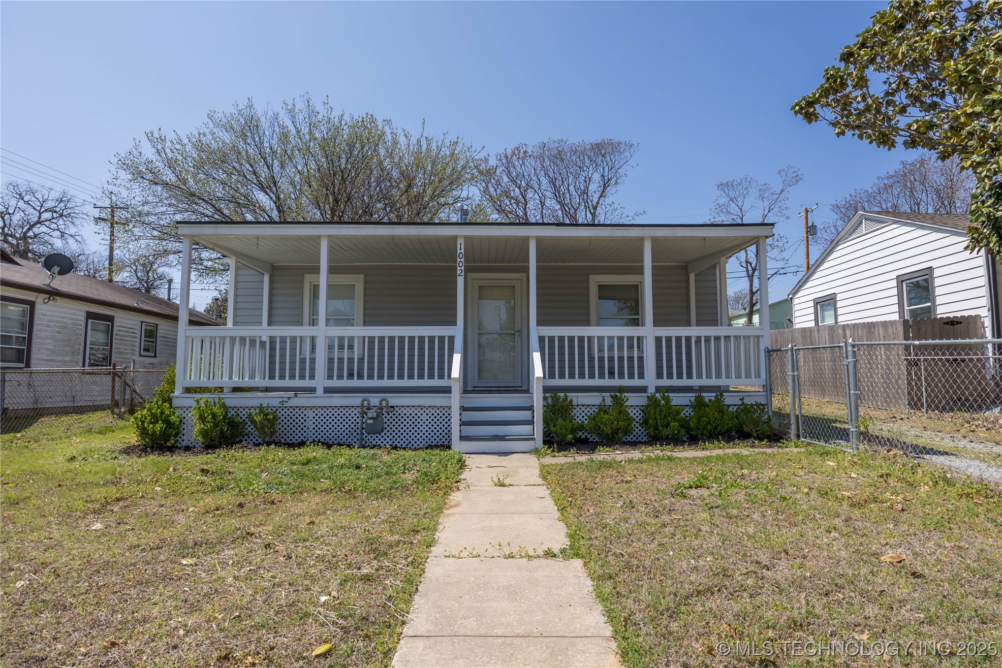 1002 N Roosevelt Avenue Property Photo