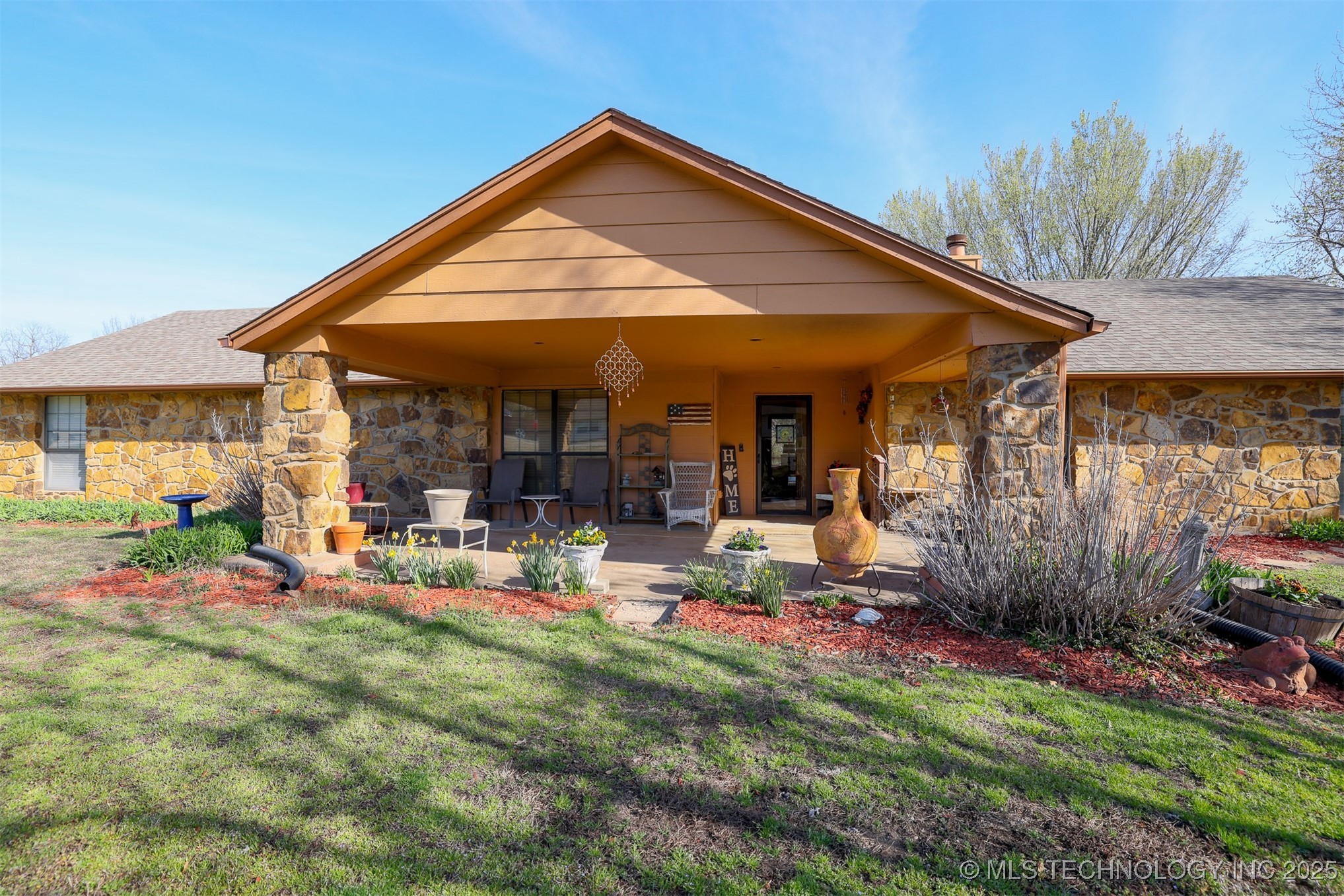 9825 E Northglen Road Property Photo