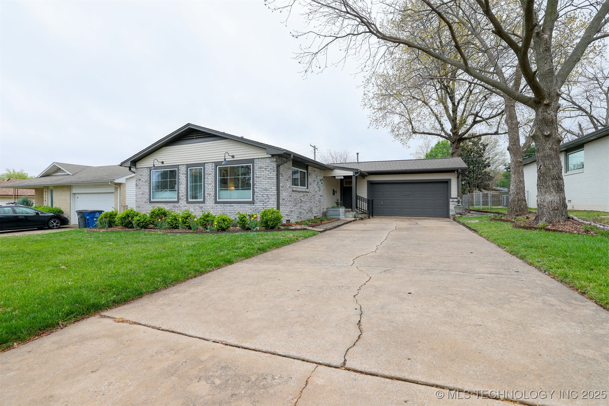 5720 E 24th Street Property Photo 1