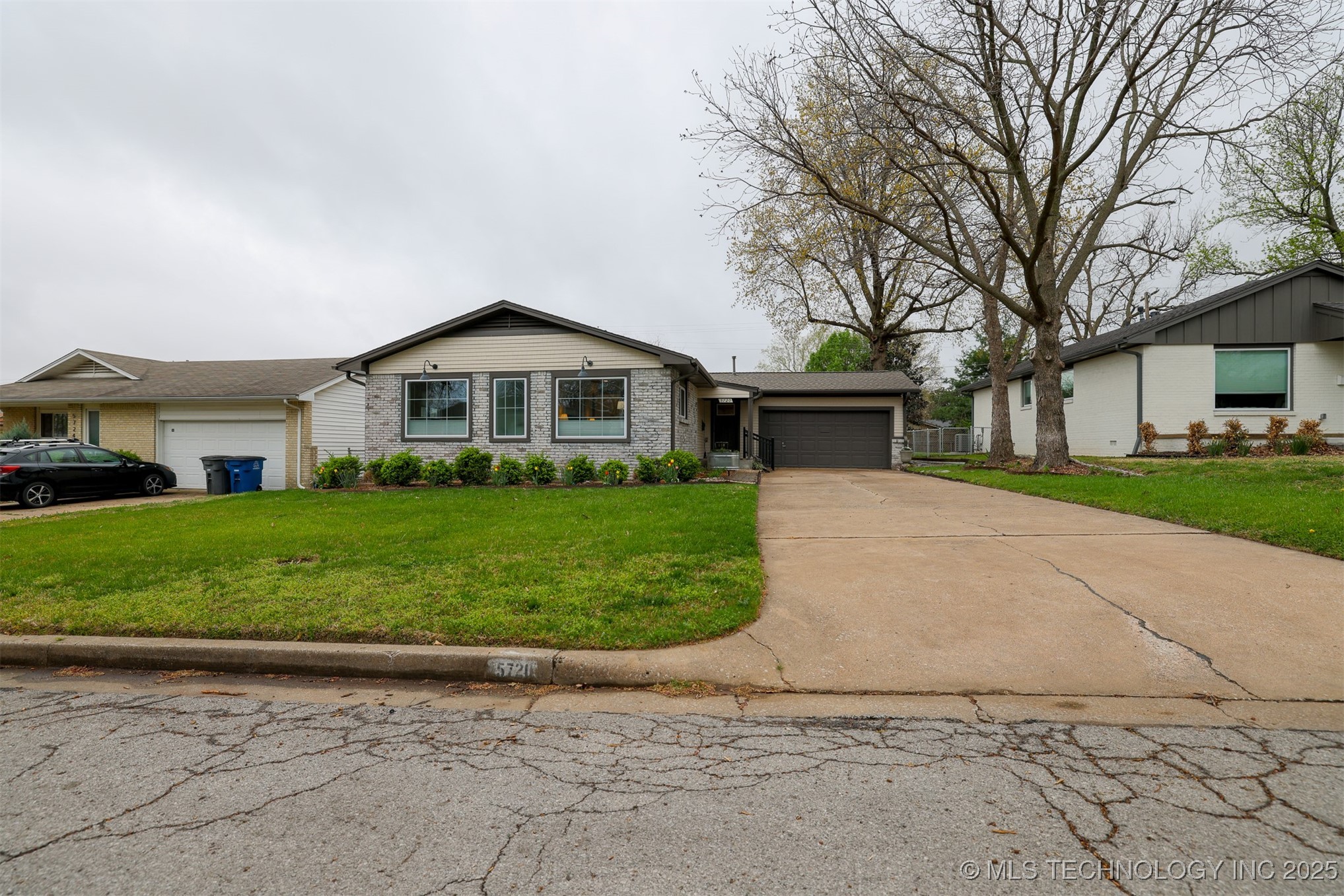 5720 E 24th Street Property Photo 2