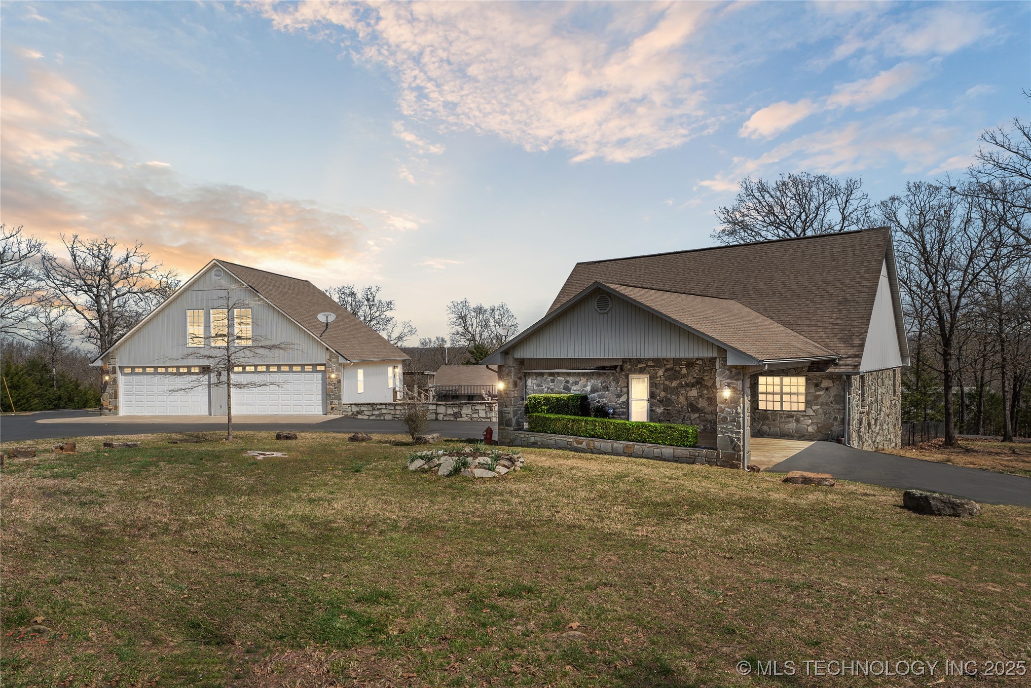 20136 W Chicken Creek Road Property Photo