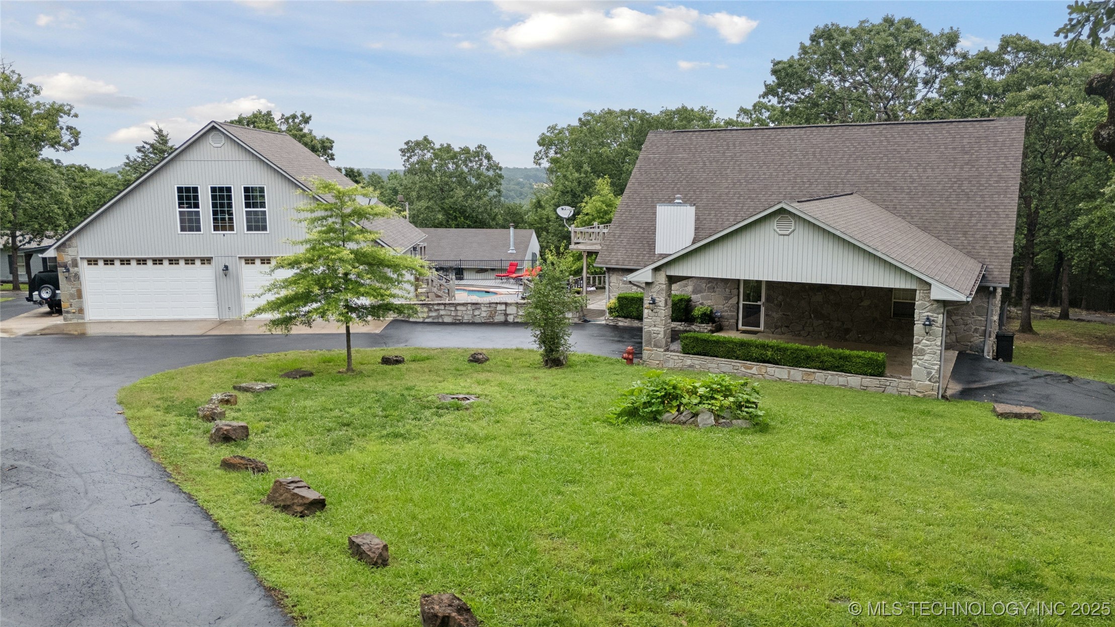 20136 W Chicken Creek Road Property Photo 2