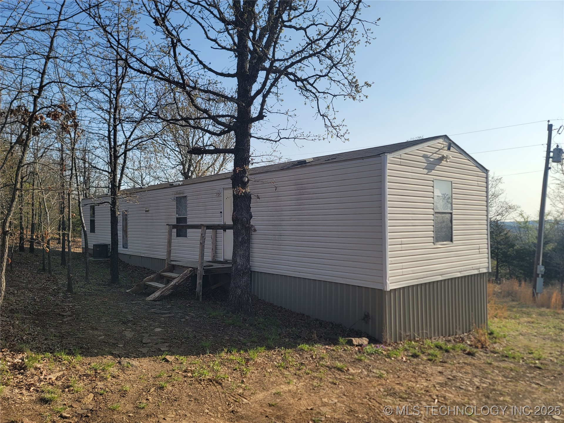 416543 Lisa Loop Property Photo 1
