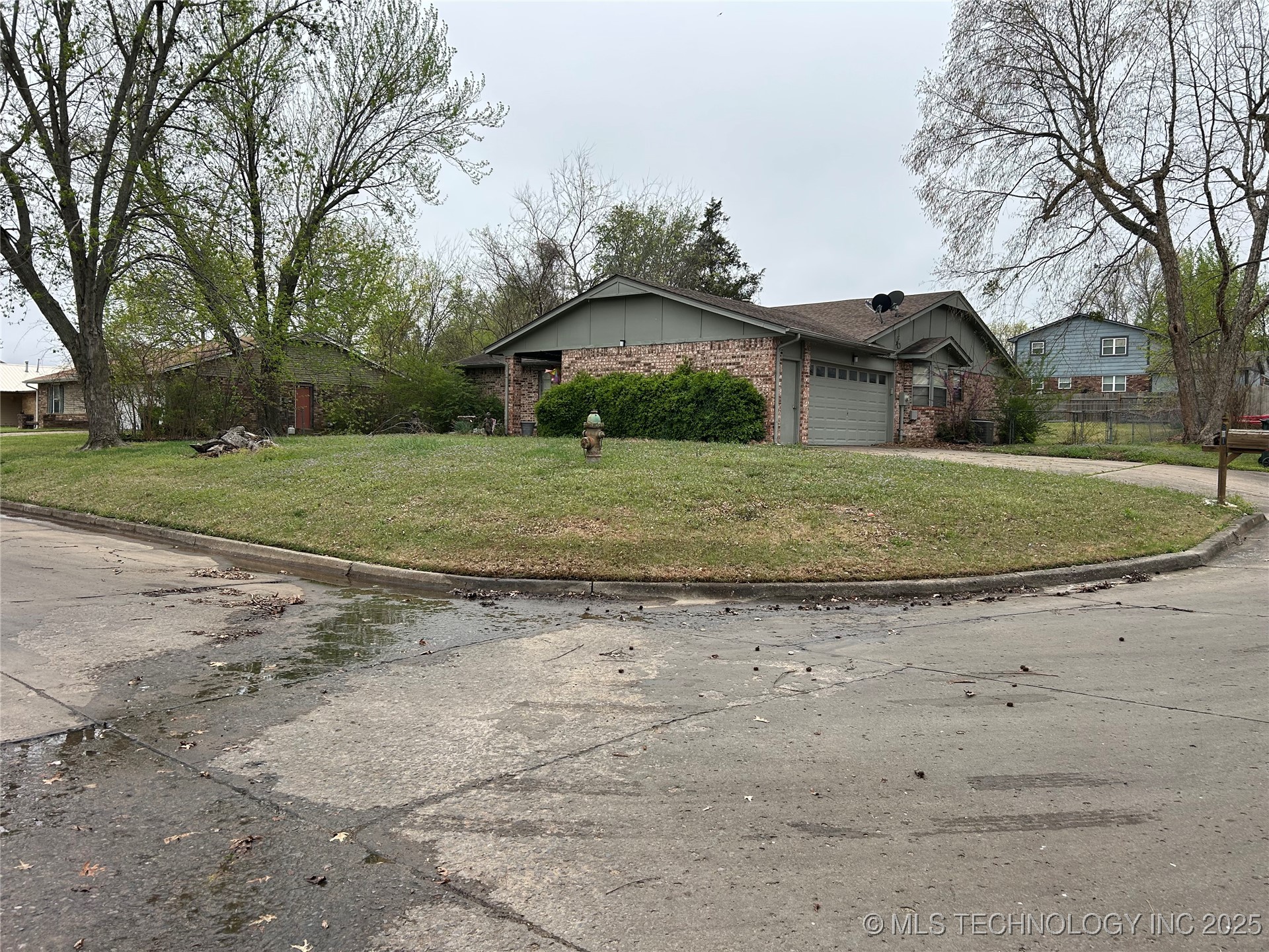 901 S Anthony Street Property Photo 3