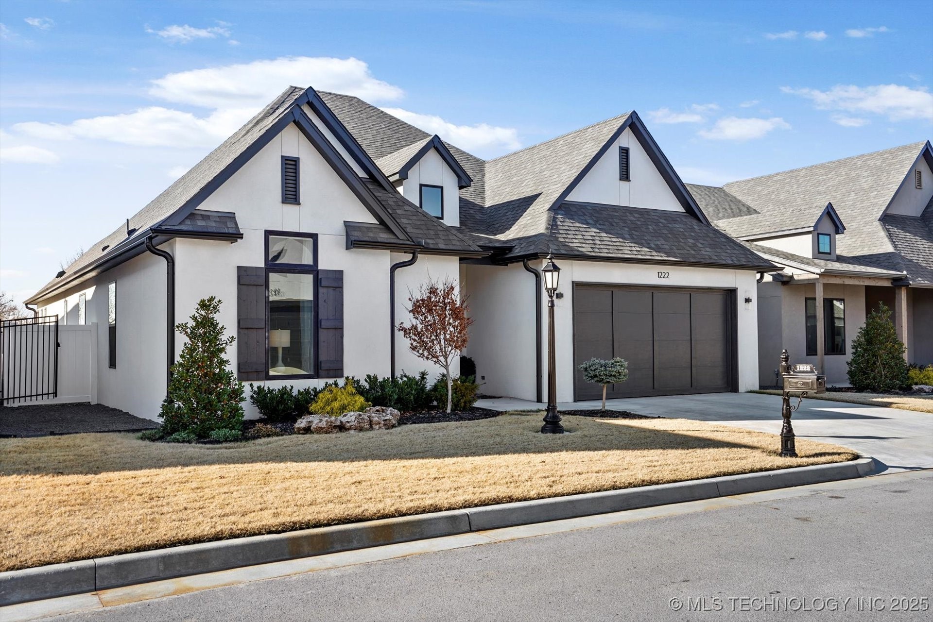1222 N 71st Place Property Photo 1