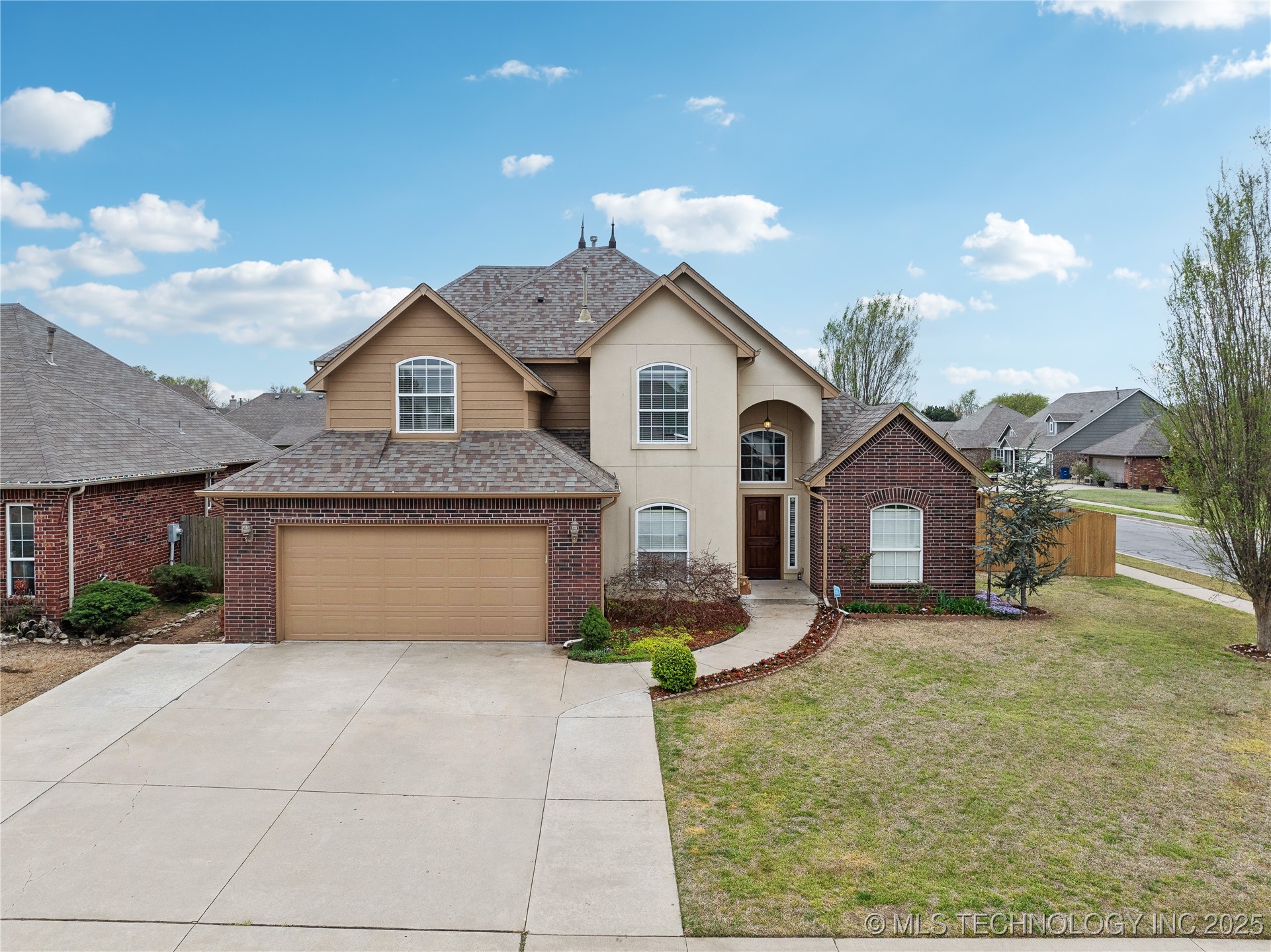13302 E 43rd Street Property Photo 1