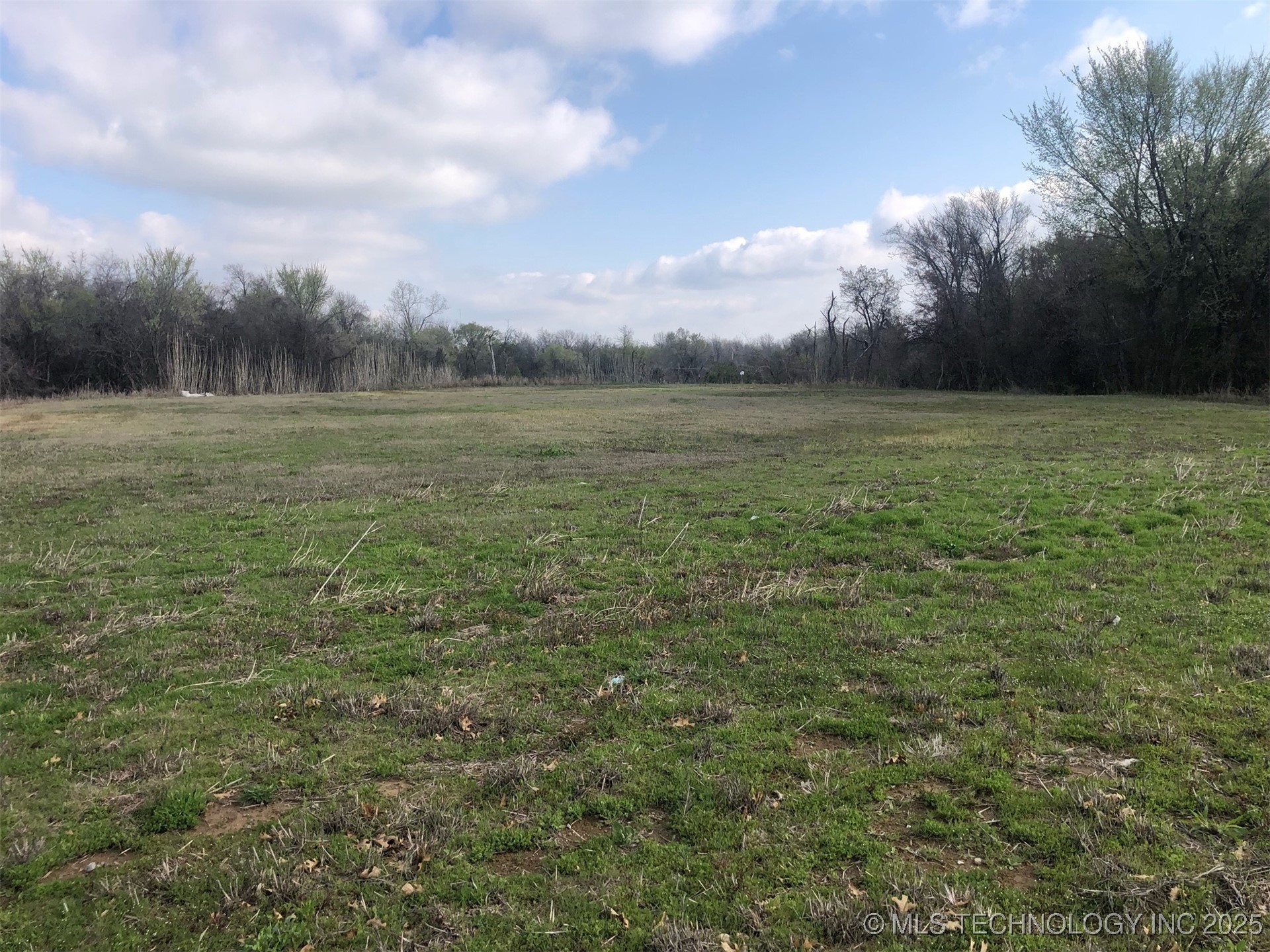 1500 W Shawnee Street Property Photo 1