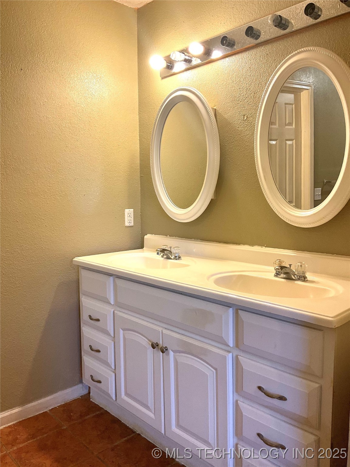 2168 High Hill Road Property Photo 16