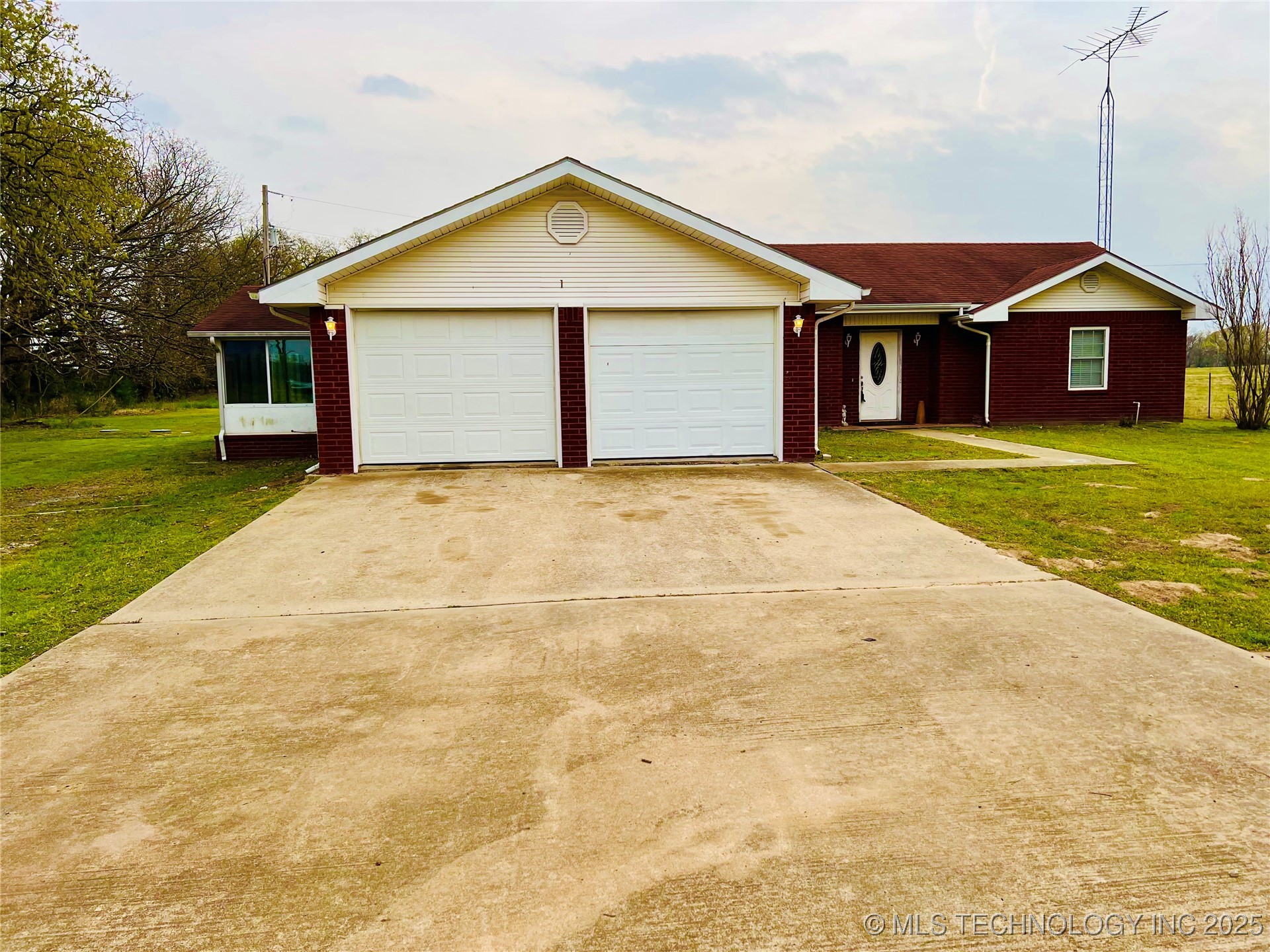 2168 High Hill Road Property Photo 1