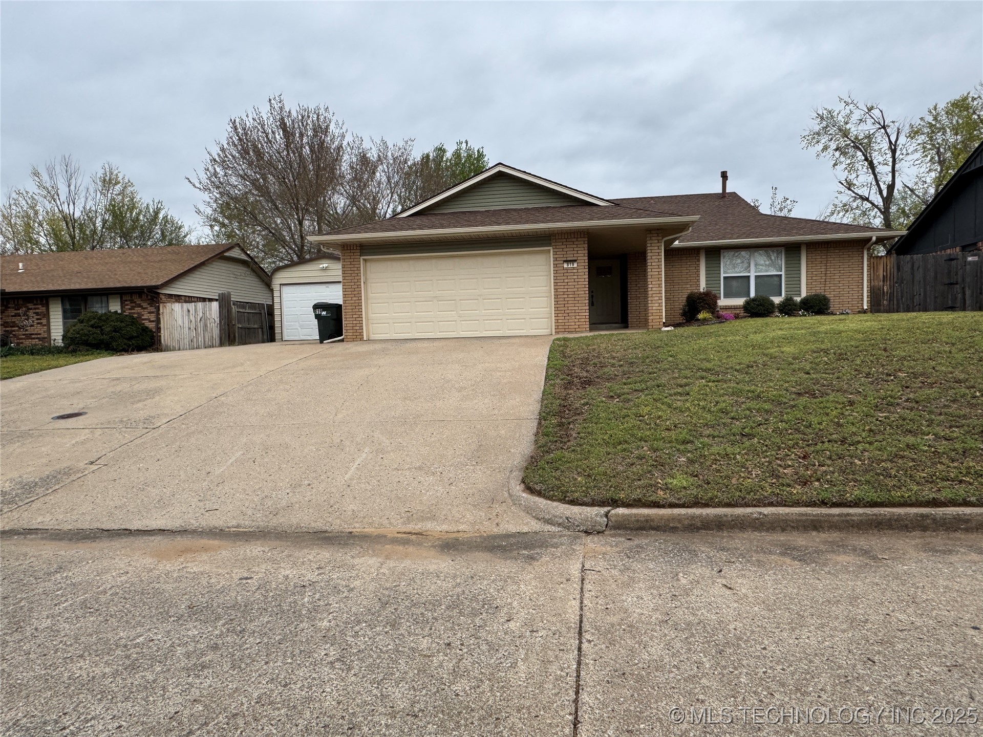 819 N Boyd Circle Property Photo 1