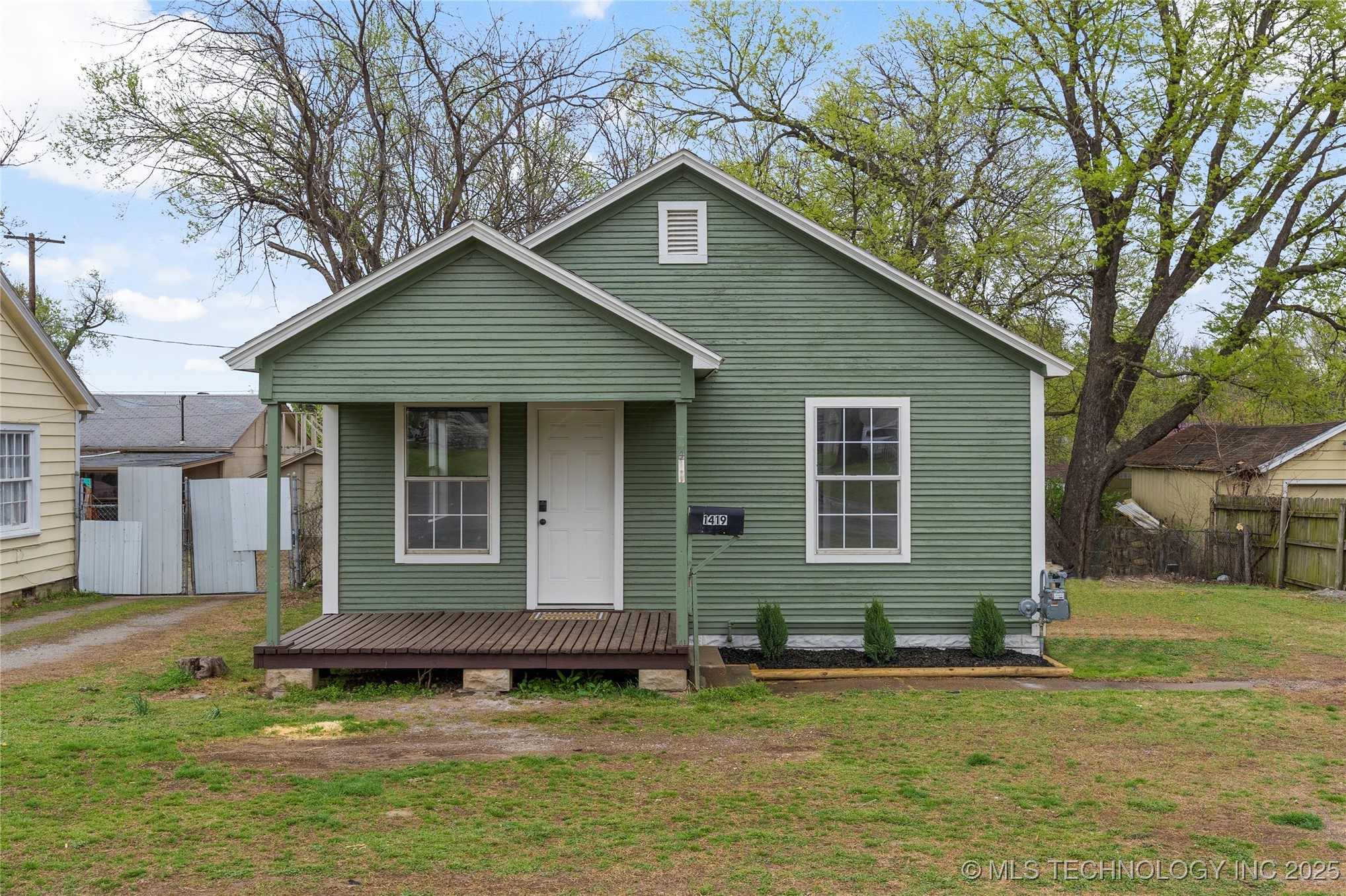 1419 N Yale Avenue Property Photo