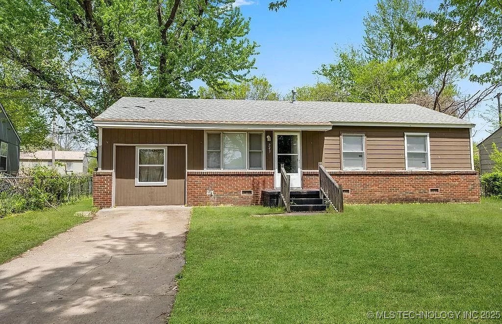 243 E 43rd Street N Property Photo