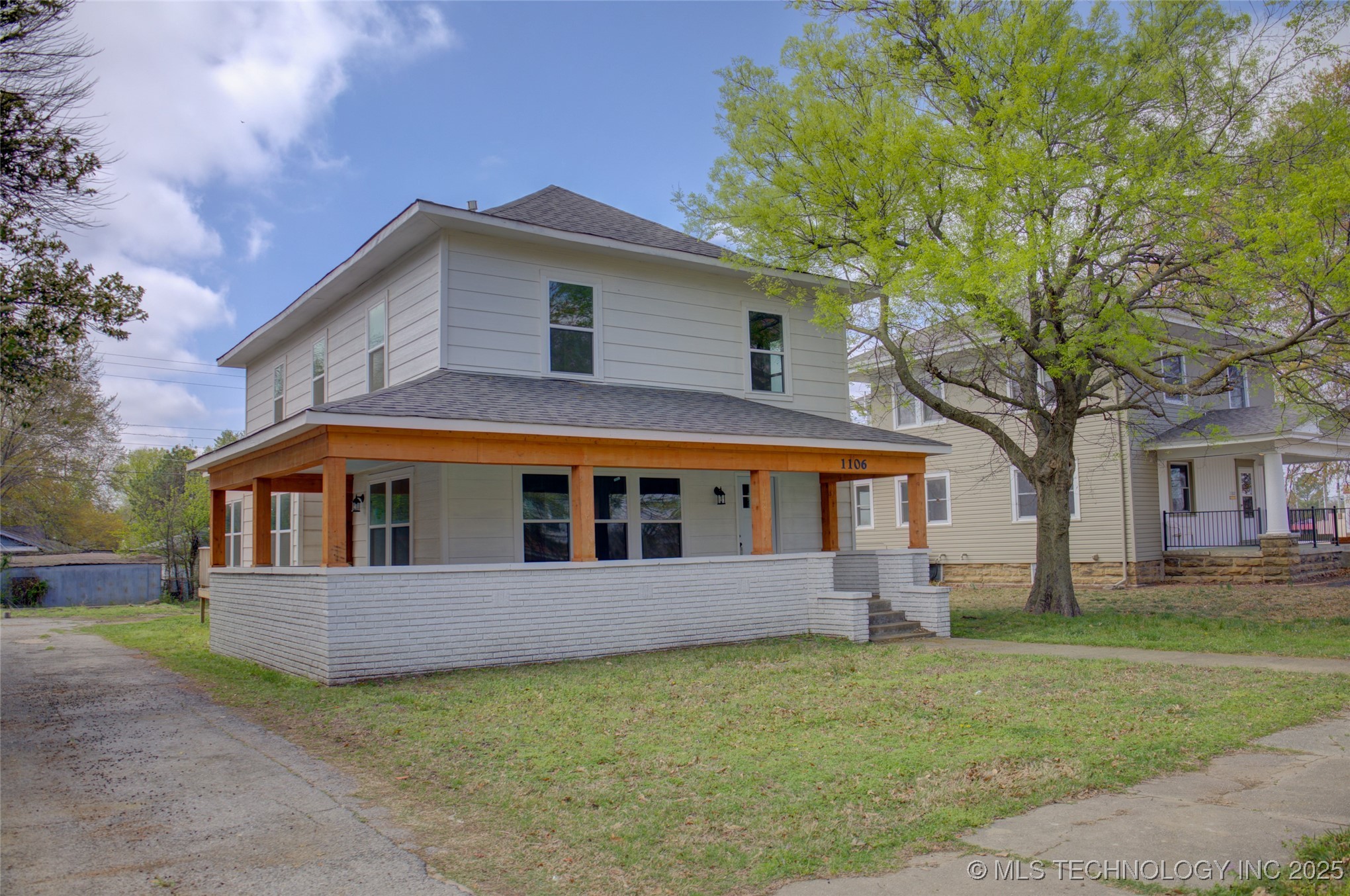 1106 E 6th Street Property Photo