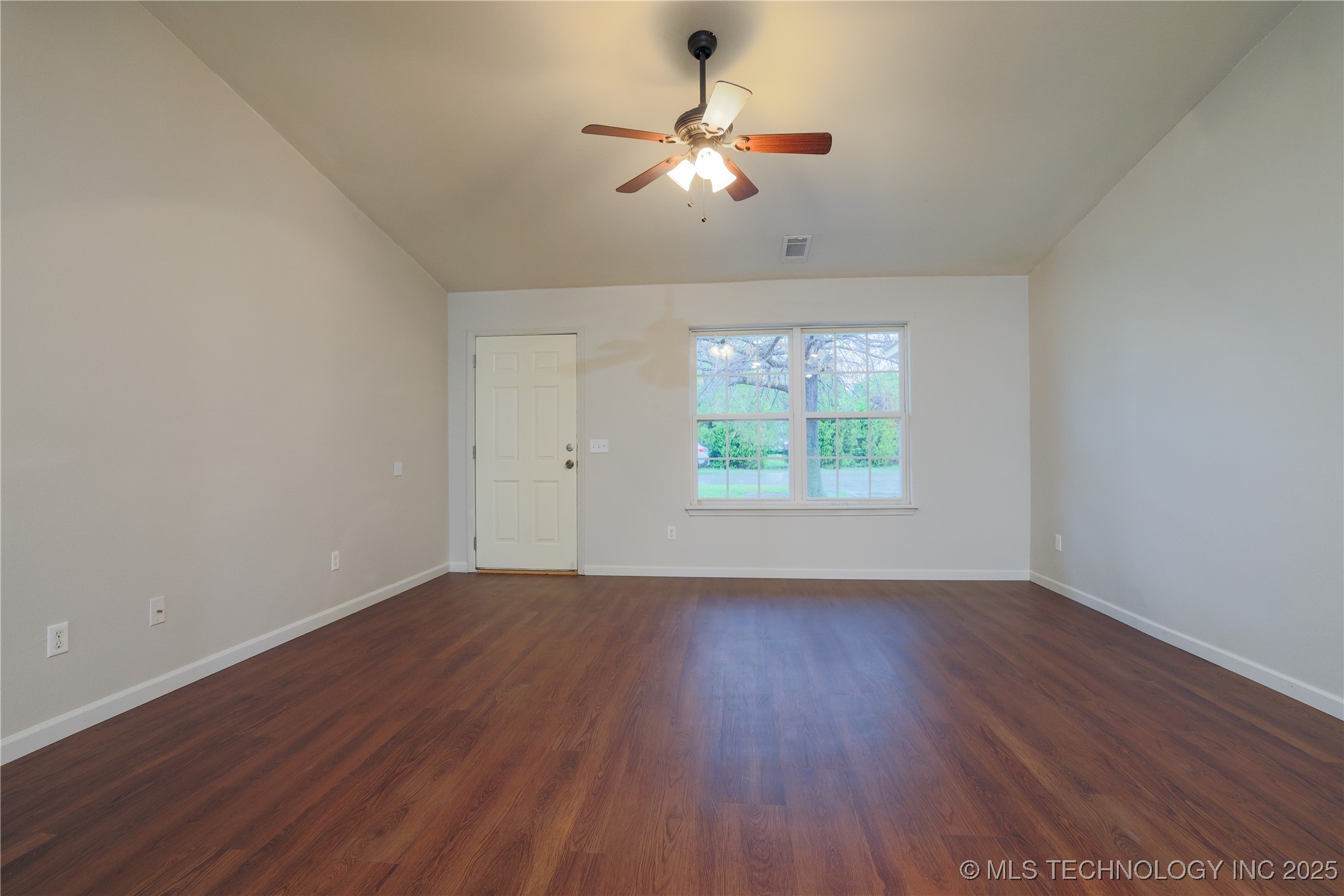 709 N Carlsbad Street Property Photo 4