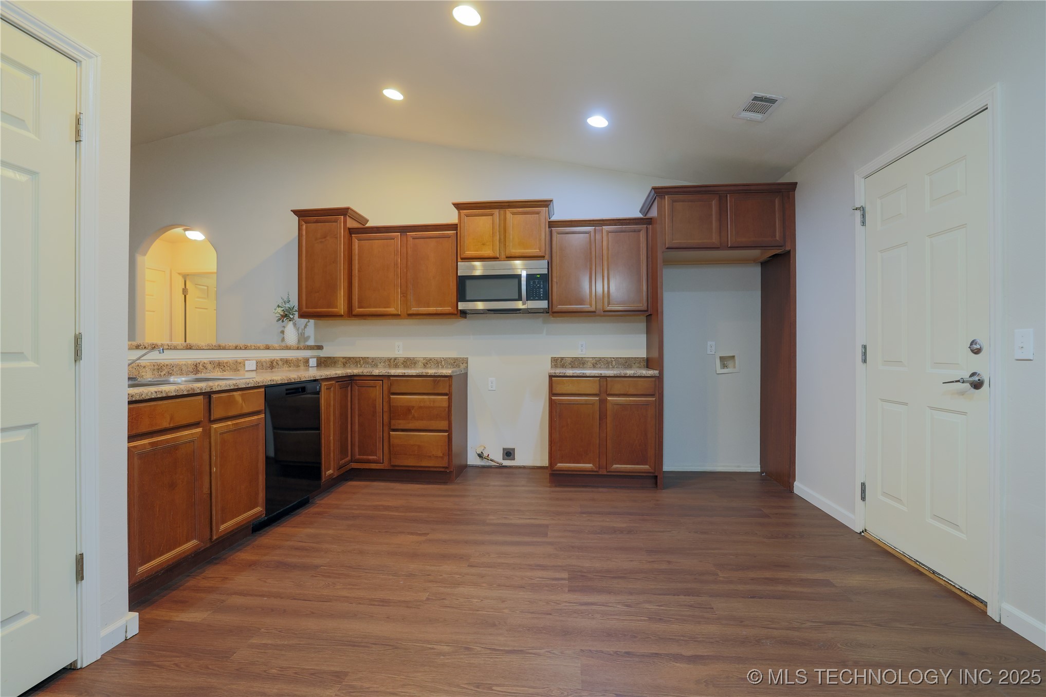 709 N Carlsbad Street Property Photo 5